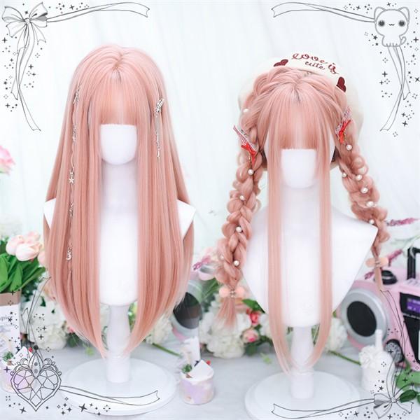 [ セット内容 ]フルウイッグ/ヘアネット【※こちらの商品は、個人差等ございますので、商品ご到着後、お客様ご自身より手くしやカット等多少の調節が必要な場合もございます。】「記載のないアクセサリー、小物等は付属しません」[ カラー ]ピンク[ 素材 ]高温耐熱ファイバー[ サイズ ](cm)フリーサイズ:55-60cm※表記寸法と実寸値の多少の誤差はご容赦ください。※ご注意：詳しいサイズや注意点については、【商品情報・詳細】を必ずご確認ください。lolita レディース フルウィッグ 小顔効果抜群 長髪 ロングウィッグ ゆめ可愛い 原宿風 かつら ストレート ぱっつん前髪 コスプレ ロリータ 可愛い キュート パーティー ハロウィン COSPLAY コスチューム 仮装 変装 女装 イベント 文化祭 学園祭 演劇 舞台 dp032z7z7x1サイズ表（cm）フリーサイズ:55-60cm※表記寸法と実寸値の多少の誤差はご容赦ください。「記載のないアクセサリー、小物等は付属しません」注意事項下記項目を必ずご一読頂き、ご了承の上ご注文をお願いします。● 閲覧環境により掲載写真と実際の商品の色合いが異なる場合があります。● モデルに小物を使う場合がございますが商品に含まれません。● 稀ではございますが製造過程・出荷過程で出来る細かなキズ・汚れ・ほつれ等がございます。細部まで気になる方のご購入はご遠慮ください。● 商品の仕様・デザインは製造元の都合により予告なく変更することがあります。また、突然の欠品等で商品手配の遅れや手配ができない場合がございますので、ご了承ください。● ボタンの穴が開いていない商品が稀にございますが不良品ではございません。● 海外製品のため品質表示タグのついていない商品もございます。● 万が一商品に不備があった場合の返品・交換は商品到着後5日以内とさせていただいております。期日以降はお受け致しかねます。● 土日祝祭日のご注文およびお問い合わせへの弊社からの回答は翌営業日以降となります。結婚式やイベントにて、ご友人と同じ商品をそれぞれ別にご購入予定のお客様へ● ご友人と同日にご注文・ご入金をお願い致します。（難しい場合、ご注文前にご相談ください）● ご注文の際にご注文手続きページにて【同じ商品を希望するご友人のお名前】欄に、該当するご友人のお名前を必ずご記入ください。● 製造元の都合により稀に商品の仕様（色味やデザイン等）が予告なく変更する場合や複数店舗販売の関係上、在庫切れが起こる場合がございます。● ご友人のお名前のご記入がなかった場合や、別日でのご購入、またはご入金が遅れてしまった等の理由による在庫切れ・仕様変更によるデザインの相違があった場合の交換、返品等は受け付けることができなくなりますのでご注意願います。お買い物ガイド　＞