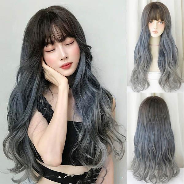 [ セット内容 ]ウイッグ/ヘアネット[ カラー ]写真をご参考ください[ 素材 ]耐熱ファイバー[ サイズ ](cm)フリーサイズ※こちらの商品は、個人差等ございますので、商品ご到着後、お客様ご自身より手くしやカット等多少の調節が必要な場合もございます。※ご注意：詳しいサイズや注意点については、【商品情報・詳細】を必ずご確認ください。ウィッグ かつら ウェーブ 女性 ロング 透けバング シースルーバング 普段使い フルウィッグ グラデーション 自然 つけ毛 エクステ ウイッグ wig コスプレ キャバ嬢 ウィッグ ハロウィン 原宿 レイヤー 小顔効果抜群 可愛い 耐熱ウィッグ dp038x1x1x1サイズ表（cm）フリーサイズ※こちらの商品は、個人差等ございますので、商品ご到着後、お客様ご自身より手くしやカット等多少の調節が必要な場合もございます。「記載のないアクセサリー、小物等は付属しません」注意事項下記項目を必ずご一読頂き、ご了承の上ご注文をお願いします。● 閲覧環境により掲載写真と実際の商品の色合いが異なる場合があります。● モデルに小物を使う場合がございますが商品に含まれません。● 稀ではございますが製造過程・出荷過程で出来る細かなキズ・汚れ・ほつれ等がございます。細部まで気になる方のご購入はご遠慮ください。● 商品の仕様・デザインは製造元の都合により予告なく変更することがあります。また、突然の欠品等で商品手配の遅れや手配ができない場合がございますので、ご了承ください。● ボタンの穴が開いていない商品が稀にございますが不良品ではございません。● 海外製品のため品質表示タグのついていない商品もございます。● 万が一商品に不備があった場合の返品・交換は商品到着後5日以内とさせていただいております。期日以降はお受け致しかねます。● 土日祝祭日のご注文およびお問い合わせへの弊社からの回答は翌営業日以降となります。結婚式やイベントにて、ご友人と同じ商品をそれぞれ別にご購入予定のお客様へ● ご友人と同日にご注文・ご入金をお願い致します。（難しい場合、ご注文前にご相談ください）● ご注文の際にご注文手続きページにて【同じ商品を希望するご友人のお名前】欄に、該当するご友人のお名前を必ずご記入ください。● 製造元の都合により稀に商品の仕様（色味やデザイン等）が予告なく変更する場合や複数店舗販売の関係上、在庫切れが起こる場合がございます。● ご友人のお名前のご記入がなかった場合や、別日でのご購入、またはご入金が遅れてしまった等の理由による在庫切れ・仕様変更によるデザインの相違があった場合の交換、返品等は受け付けることができなくなりますのでご注意願います。お買い物ガイド　＞