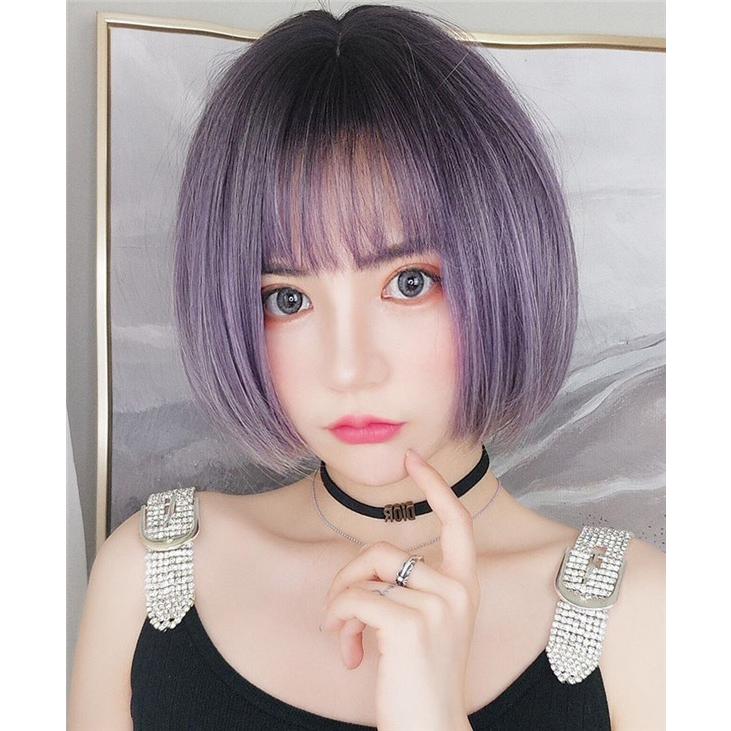 [ セット内容 ]ウイッグ/ヘアネット [ カラー ]写真をご参考下さい[ 素材 ]耐熱ファイバー[ サイズ ](cm)長さ：約30cm※表記寸法と実寸値の多少の誤差はご容赦ください※こちらの商品は、個人差等ございますので、商品ご到着後、お客様ご自身より手くしやカット等多少の調節が必要な場合もございます。※ご注意：詳しいサイズや注意点については、【商品情報・詳細】を必ずご確認ください。フルウィッグ ウィッグ 超自然 普段使い スモーキー ウィッグ セミロング ウィッグ 小顔 レディース lolita ボブ かつら エクステ ファッション 耐熱ウィッグ 原宿系 ハロウィン コスプレ dp042g4g4x1サイズ表（cm）長さ：約30cm※表記寸法と実寸値の多少の誤差はご容赦ください※こちらの商品は、個人差等ございますので、商品ご到着後、お客様ご自身より手くしやカット等多少の調節が必要な場合もございます。「記載のないアクセサリー、小物等は付属しません」注意事項下記項目を必ずご一読頂き、ご了承の上ご注文をお願いします。● 閲覧環境により掲載写真と実際の商品の色合いが異なる場合があります。● モデルに小物を使う場合がございますが商品に含まれません。● 稀ではございますが製造過程・出荷過程で出来る細かなキズ・汚れ・ほつれ等がございます。細部まで気になる方のご購入はご遠慮ください。● 商品の仕様・デザインは製造元の都合により予告なく変更することがあります。また、突然の欠品等で商品手配の遅れや手配ができない場合がございますので、ご了承ください。● ボタンの穴が開いていない商品が稀にございますが不良品ではございません。● 海外製品のため品質表示タグのついていない商品もございます。● 万が一商品に不備があった場合の返品・交換は商品到着後5日以内とさせていただいております。期日以降はお受け致しかねます。● 土日祝祭日のご注文およびお問い合わせへの弊社からの回答は翌営業日以降となります。結婚式やイベントにて、ご友人と同じ商品をそれぞれ別にご購入予定のお客様へ● ご友人と同日にご注文・ご入金をお願い致します。（難しい場合、ご注文前にご相談ください）● ご注文の際にご注文手続きページにて【同じ商品を希望するご友人のお名前】欄に、該当するご友人のお名前を必ずご記入ください。● 製造元の都合により稀に商品の仕様（色味やデザイン等）が予告なく変更する場合や複数店舗販売の関係上、在庫切れが起こる場合がございます。● ご友人のお名前のご記入がなかった場合や、別日でのご購入、またはご入金が遅れてしまった等の理由による在庫切れ・仕様変更によるデザインの相違があった場合の交換、返品等は受け付けることができなくなりますのでご注意願います。お買い物ガイド　＞
