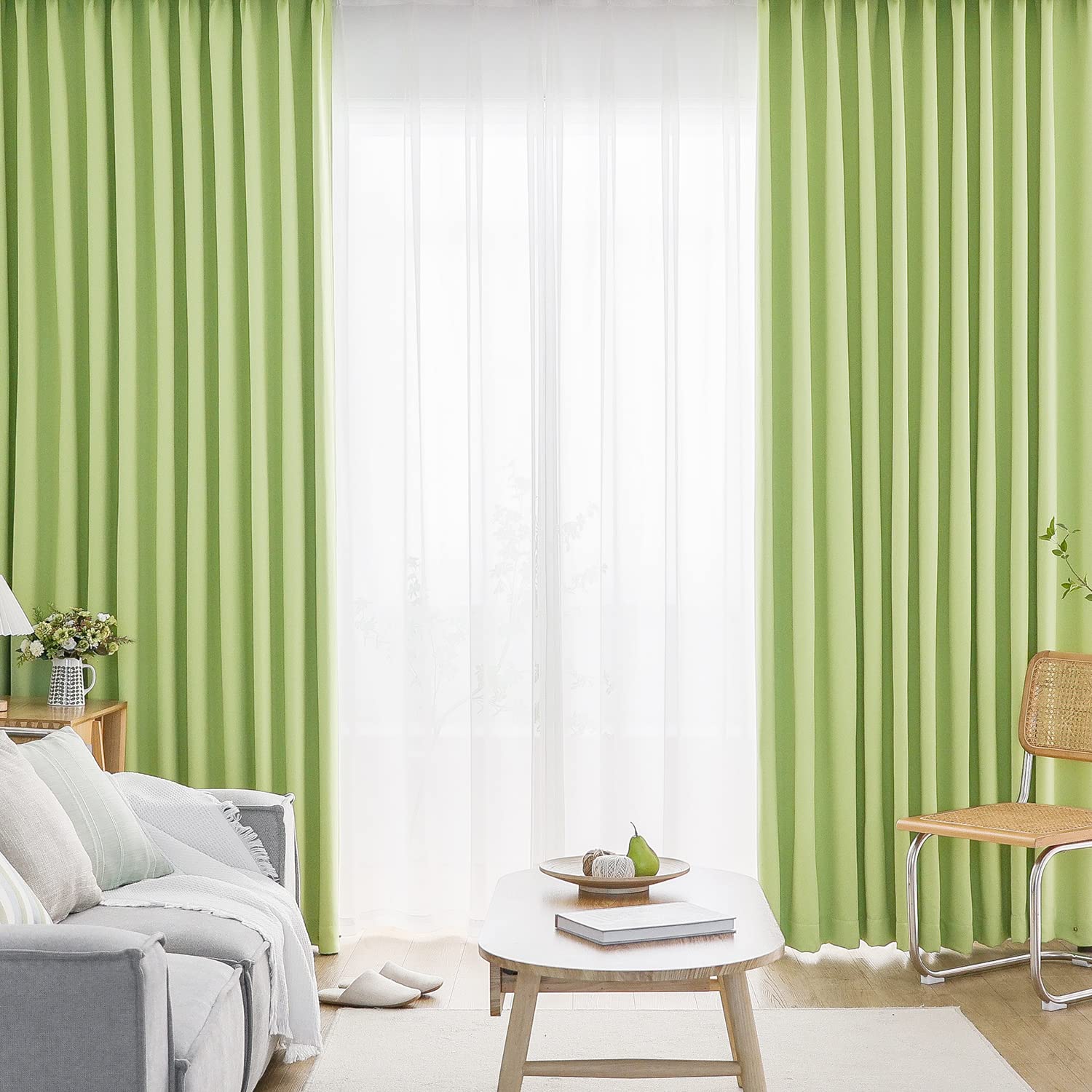 【送料無料】AIFY カーテン 4枚セット 1級遮光 99.9%以上遮光 高い機能性 高密度な生地 小窓 リビングルーム ドレープカーテン UVカット 形態記憶加工済み 断熱 節電対策 昼夜目隠し 保温 おしゃれ 洗える 洗濯 色：ライトグリーン、サイズ：丈178 cm x 幅100 cm (4枚組)