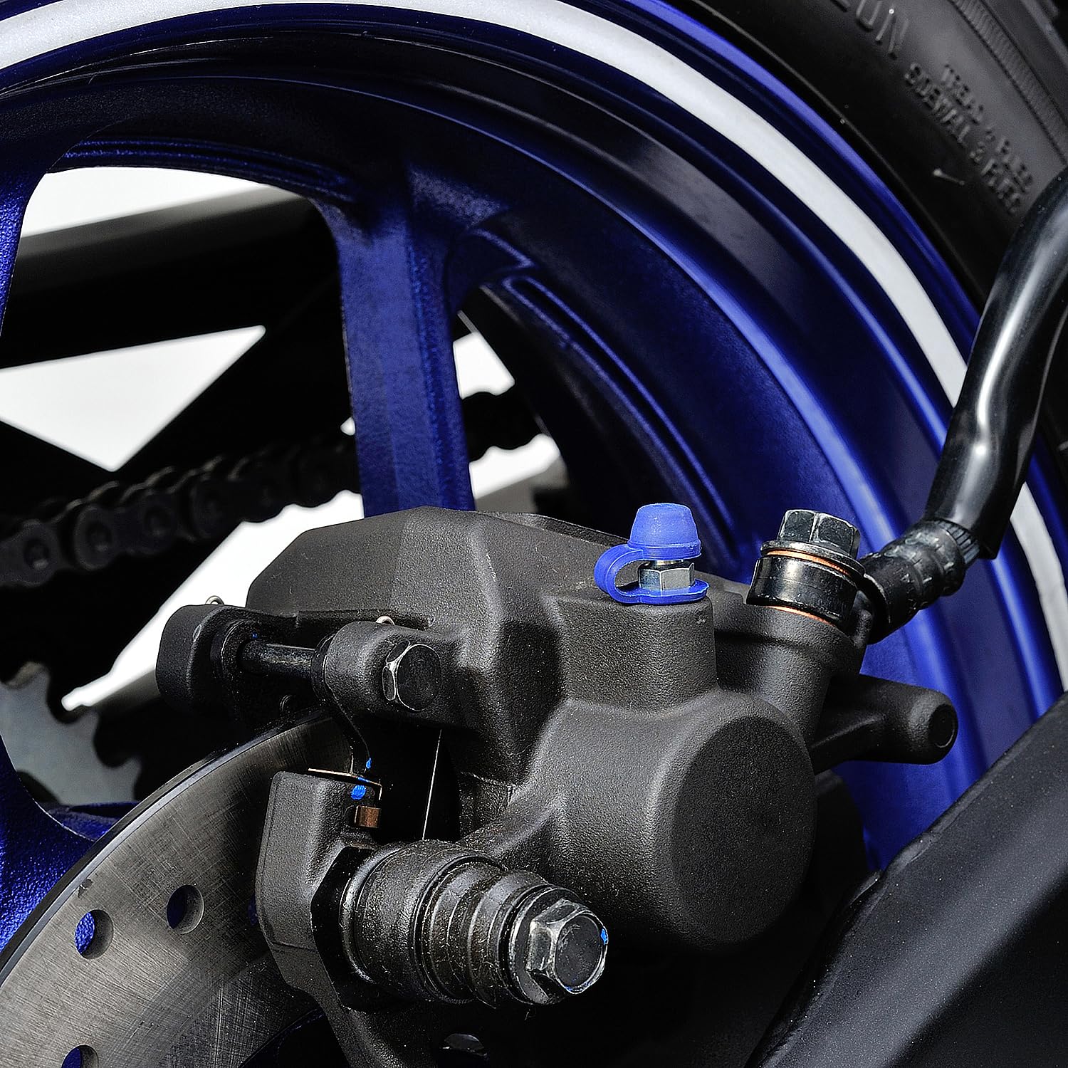 サンティチュールの【送料無料】デイトナ(Daytona) ブリーダーラバーキャップ4個入り ブルー 内径φ5mm φ7mmリング付 92985｜アングル2