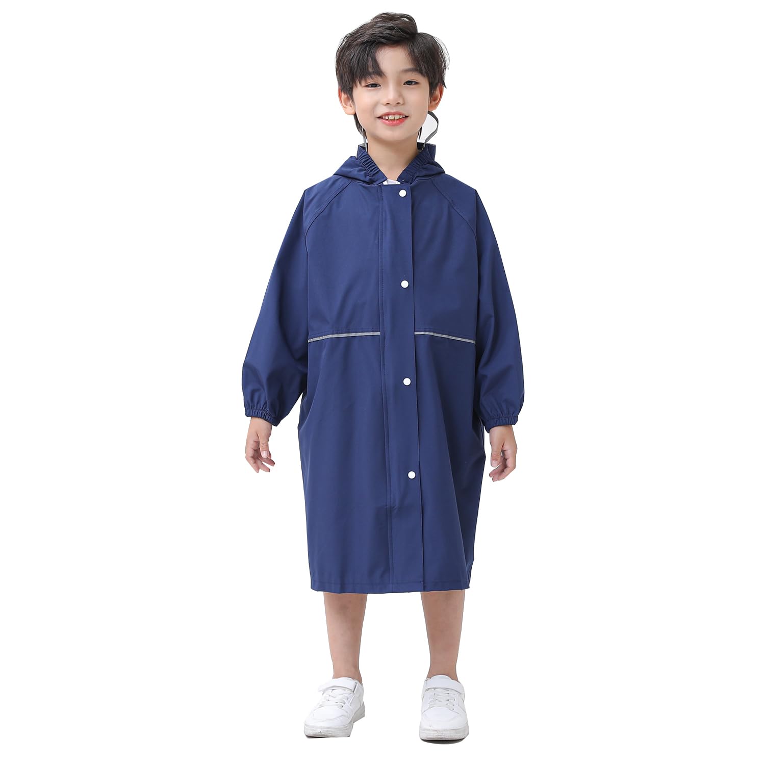 商品情報商品の説明主な仕様 雨の日の保育園や幼稚園、学校への通学にぴったり！おしゃれでシンプルさを追求した、男の子にも女の子にも似合う、色鮮やかでかわいいレインコートです。お気に入りのレインウェアで、雨の日のお出掛けが一段と楽しくなります！フードのつば部分が透明になっているので、まわりも見やすく安全です。袖口はゴム入りで伸縮性があり、ボタン式で着脱が便利です。背中はランドセル対応。普段は留めて通常のレインコートとして、リュック着用時は留め具を外してリュックの上からレインコートを羽織れます。セット内容：レインコート、専用ポーチ