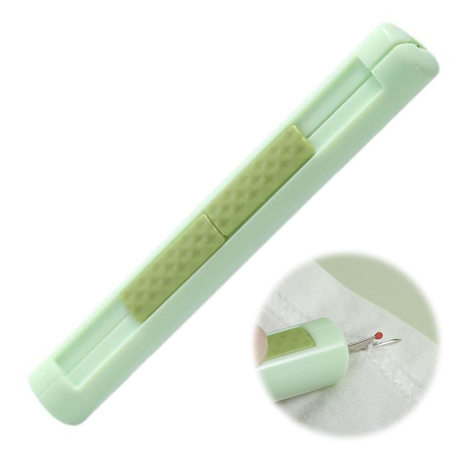 商品情報 商品の説明 主な仕様 【商品仕様】2 in 1針糸通し器*1 色：グリーン サイズ：約10.5*1.8CM 重さ：約17g 【ポータブル縫い目リッパーツール】2 in 1針糸通し器は小型で精巧、持ち運びが簡単。2 in 1 針糸通し器と縫い目リッパーツールを必ず使用し、針糸通し器と縫い目リッパーをあらゆる裁縫ツールバッグやポケットに入れてください。この針糸通し器はコンパクトで収納も簡単なので、刺繍キットを持ち運ぶのに最適です。 【ツーインワンのダブルヘッド設計】2 in 1針糸通し器はツーインワンのダブルヘッド設計を採用しており、一方の端は糸通し器で、もう一方の端は糸切り器です。使用しないときに簡単に収納できるように、拡張可能なストレージ設計を採用しました。コンパクトな設計により、持ち運びが簡単で、メンテナンスや調整が迅速に行えます。 【高品質】2 in 1針糸通し器はアップグレード版で、糸通しがより耐久性があります。この縫い針には、縫い目の針抜きを保護するための赤い点が付いており、素早く縫い目を外すときに手を保護します。縫い針は美しい色彩で、見た目も良く実用的です。 【裁縫愛好家に最適な選択】2 in 1針糸通し器は経験豊富な裁縫愛好家でも初心者でも、この製品を使用すると、裁縫や工芸プロジェクトの精度と効率を向上させることができます。裁縫愛好家にとって必須のツールであり、ガールフレンド、母親、年長者、友人への素晴らしい贈り物でもあります。 # 【送料無料】EsiFare 1個 2 in 1針糸通し器 糸通し器 ニードルスレッダー 縫い目リッパー 裁縫をする際、糸が針に通せない悩みを抱えている方は多いのではないでしょうか。特に視力が落ちてきた年配の方や、裁縫初心者にとっては、糸通しは大きなストレスになりますよね。そんな悩みを一気に解決してくれるのが、「EsiFare 2 in 1針糸通し器」です。この商品は、長年の経験から生まれた人間工学に基づいたデザインで、使い勝手が非常に優れています。手元に一つ置いておくだけで、糸通しの手間が一気に軽減され、快適な裁縫ライフを実現できます。さらに、使い方も簡単で、年配の方や初心者でも手軽に扱えるため、家族みんなで使えるアイテムとしても最適です。この針糸通し器は、誰でも簡単に糸通しや縫い目抜きができるので、裁縫を愛する皆さんにぜひお試しいただきたい商品です。 ## 糸通しのストレスを軽減する機能 EsiFare 2 in 1針糸通し器の最大の魅力は、その優れた機能性です。一般的な糸通し器と違い、この商品は「2 in 1」という特長を持っています。一方の端は糸通し器、もう一方の端は糸切り器となっており、裁縫途中のあらゆる作業をサポートします。この設計により、一つの道具で複数の機能を持つため、使い勝手が非常に良いです。特に、針の目が小さい場合でも、簡単に糸を通すことができるため、ストレスを感じることなく作業を進められます。 さらに、この針糸通し器は、小型で軽量なため、持ち運びにも非常に便利です。縫い目リッパーとしても機能するため、急なミスにもすぐに対応できます。普段の裁縫道具に一つ加えるだけで、作業効率がアップすることでしょう。また、どのようなタイプの糸でも問題なく使用できるので、シルクや刺繍糸、キャンバス布など多くの素材に対応しています。 ことで、多くの素材に対応していながら、持ち運びやすさも兼ね備えているのです。このような多機能な道具があれば、裁縫の楽しさが一層増すことは間違いありません。裁縫をするたびに、わくわくした気持ちを味わえるアイテムとして重宝することでしょう。 ## 年齢を問わない使いやすさ 「EsiFare 2 in 1針糸通し器」は、特に年齢や経験に関わらず、誰でも簡単に使えるように設計されています。手にフィットする形状や、摩擦を軽減する滑らかな表面は、作業中の疲れを和らげます。これにより、長時間の作業でも疲れを感じにくくなっており、特に高齢者にとっては心強い存在です。また、使用する際の動作がシンプルで、手先が不自由な方でも無理なく使えるのが大きな魅力です。 特に母親や祖母へのプレゼントとしても最適です。家庭内で多く使われる裁縫道具ですので、贈り物としての喜ばれ度も高いでしょう。使いやすい上に、デザインも爽やかなグリーンが基調となっており、インテリアとしても違和感なく馴染みます。家族全員が使えるため、共有する楽しさも生まれます。 もちろん、初心者の方にもお勧めです。初めての裁縫でも、材料や道具に右往左往することなく、「EsiFare 2 in 1針糸通し器」を使うことで、スムーズに糸通しが行えます。これにより、裁縫の楽しさを早く見つけられる任意の機会になることでしょう。それによって、裁縫の世界への興味が広がる可能性が高まります。 ## 使い方と注意点 「EsiFare 2 in 1針糸通し器」の使い方は非常に簡単で、特別な技術は必要ありません。まず、糸を針の目に合わせて固定し、「針糸通し器」の端を当てます。次に、軽く押すだけで自動的に糸が針に通ります。このシンプルさが、特に初心者や高齢者に支持されている理由です。 使用時の注意点としては、針のサイズに適した糸通し器を使用することが重要です。異なるサイズの針や糸を使用する際には、適切な端を選んで使用してください。また、糸切り器部を使用する際には、滑らかな動作を心がけることで、より良いパフォーマンスを得られます。 このように簡単な使い方と注意点を知ることで、よりスムーズに作業を進めることができるでしょう。製品には取り扱い説明書も付属しており、簡単に使用法を確認することもできますので、安心してご利用いただけます。 ## まとめ - 「EsiFare 2 in 1針糸通し器」は、糸通しが簡単に行える高機能なツールです。 - 人間工学に基づいたデザインで使いやすさ抜群。 - 小型で持ち運びに便利なので、どこでも使えます。 - 年齢や経験問わず、誰でも使える使いやすさが魅力。 - プレゼントにも最適で、家族全員で共有できます。 - 取り扱いも簡単で、安心してご利用いただける道具です。 このアイテムを手に入れることで、あなたの裁縫生活が一段と快適になること間違いなしです。