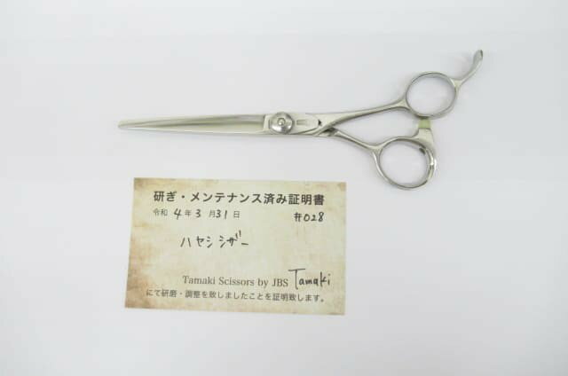 商品情報メーカーHAYASHI SCISSORS ハヤシシザーズ型番商品詳細利き手 右利き研ぎ・メンテナンス 研ぎ・メンテナンス済みはさみのタイプシザー ハサミ鋏 はさみハンドルオフセットインチ数5.6重量(g)47商品管理番号H-3773カット率 % (約の数値)状態ランクB切れ味目安としてティッシュを問題なく切ることができます商品備考ネームの刻印が有ります。商品状態の基準状態ランク一覧S新品同様品新品同様にきれいな商品・未使用品A美品状態がよく、多少の傷や汚れは見られるものの全体的にきれいな商品B一般中古多少の使用感はありますが、問題なく使える一般的な商品C程度不良使用感があり、ダメージや汚れが目立つ商品、研ぎ、メンテナンスをおすすめする商品Dジャンク品かなりの使用感があり、ダメージや汚れが目立つ商品、使用が難しい商品