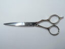 商品情報メーカーOKAWA PRO SCISSORS オオカワプロシザーズ型番商品管理番号I-638利き手 右利きはさみのタイプシザーハンドルメガネインチ数5.5重量(g)43カット率 % (約の数値)状態ランクC切れ味買取した現状での出品となりますので研いでからのご使用をオススメ致します。商品備考 商品状態の基準状態ランク一覧S新品同様品新品同様にきれいな商品・未使用品A美品状態がよく、多少の傷や汚れは見られるものの全体的にきれいな商品B一般中古多少の使用感はありますが、問題なく使える一般的な商品C程度不良使用感があり、ダメージや汚れが目立つ商品、研ぎ、メンテナンスをおすすめする商品Dジャンク品かなりの使用感があり、ダメージや汚れが目立つ商品、使用が難しい商品