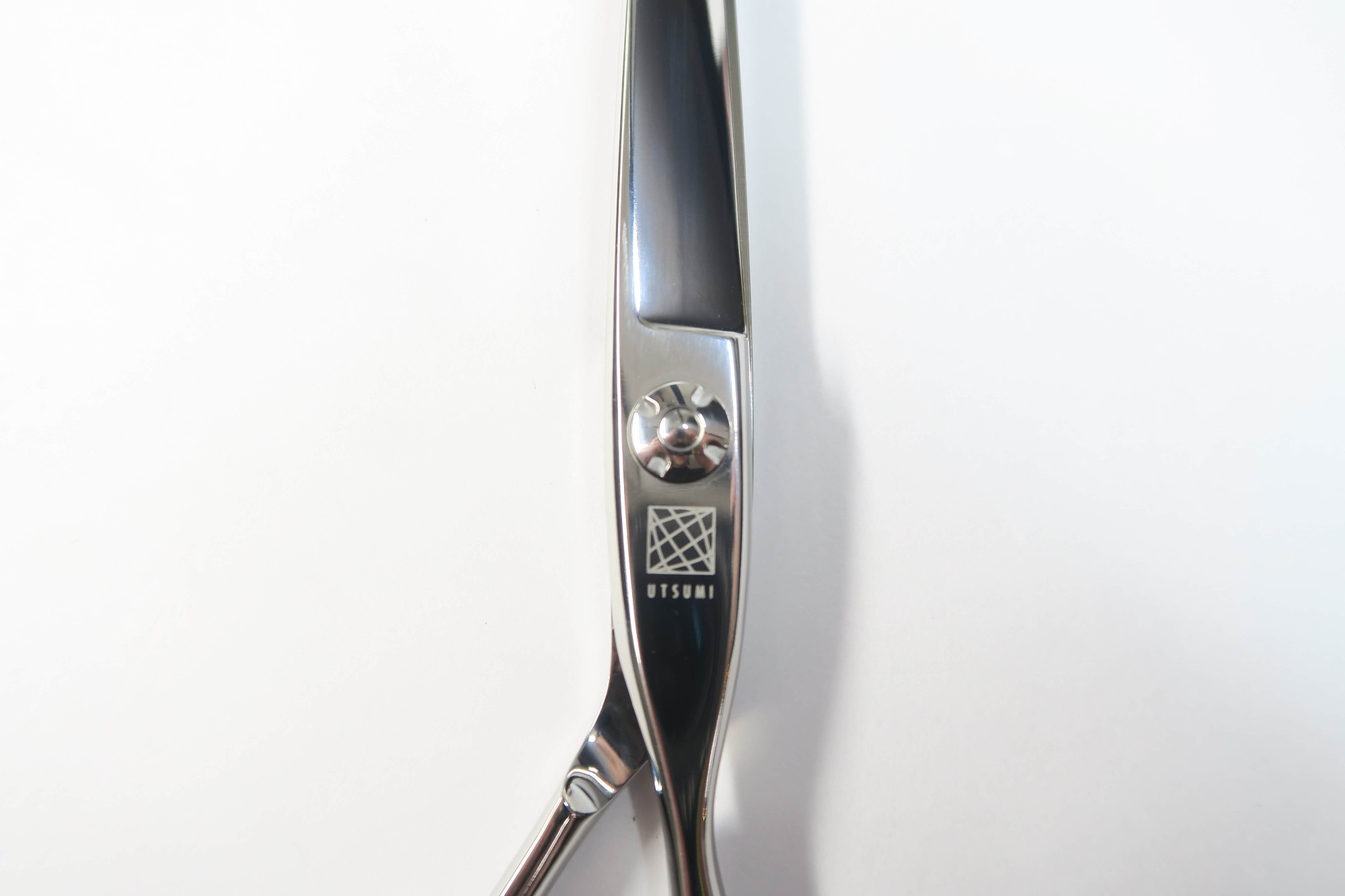 Sランク【UTSUMI ウツミ 内海】 OL575 シザー 美容師・理容師 5.75インチ 右利き 【中古】:G-1644 scissors-10019741 中古シザー買取販売専門店Kittemi サンプル画像3