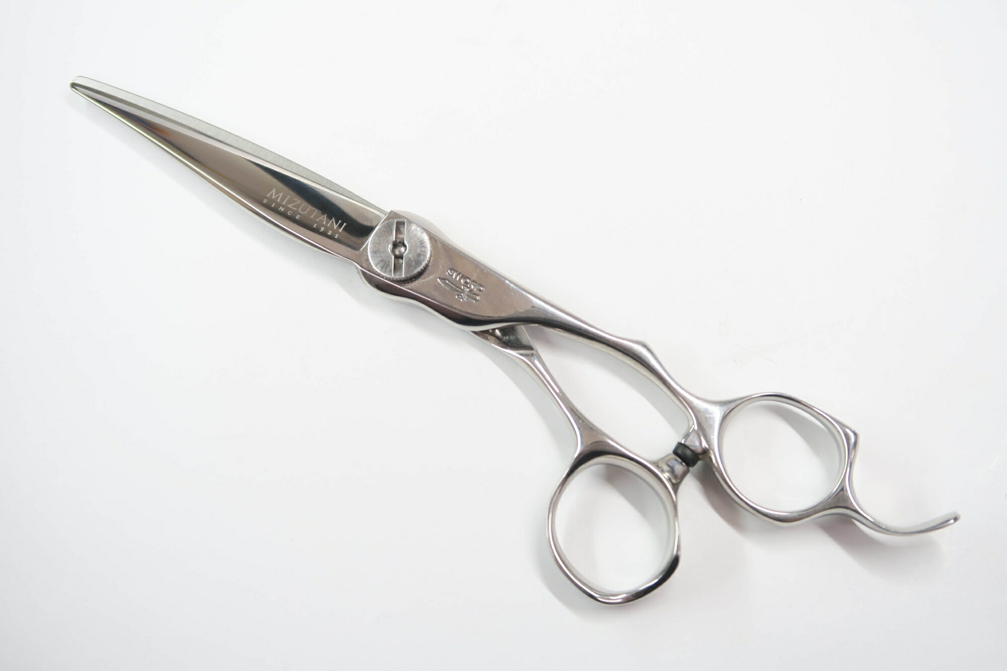 樂天商城 - Bランク【MIZUTANI SCISSORS ミズタニシザーズ】 SWORD D-17 シザー 美容師・理容師 6.1インチ 右利き 【中古】:H-11342