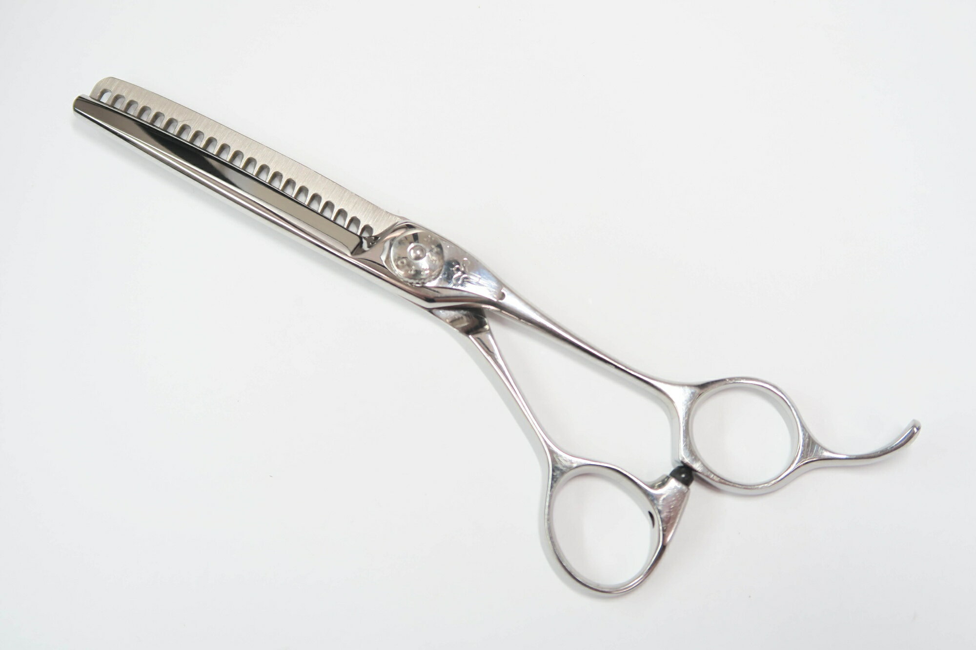 樂天商城 - Cランク【ナルトシザー naruto scissors】 始皇帝 スーパーRK 二梳きヘネシーアンダーソン B21 セニング 美容師・理容師 6.0インチ 右利き 【中古】:H-11355