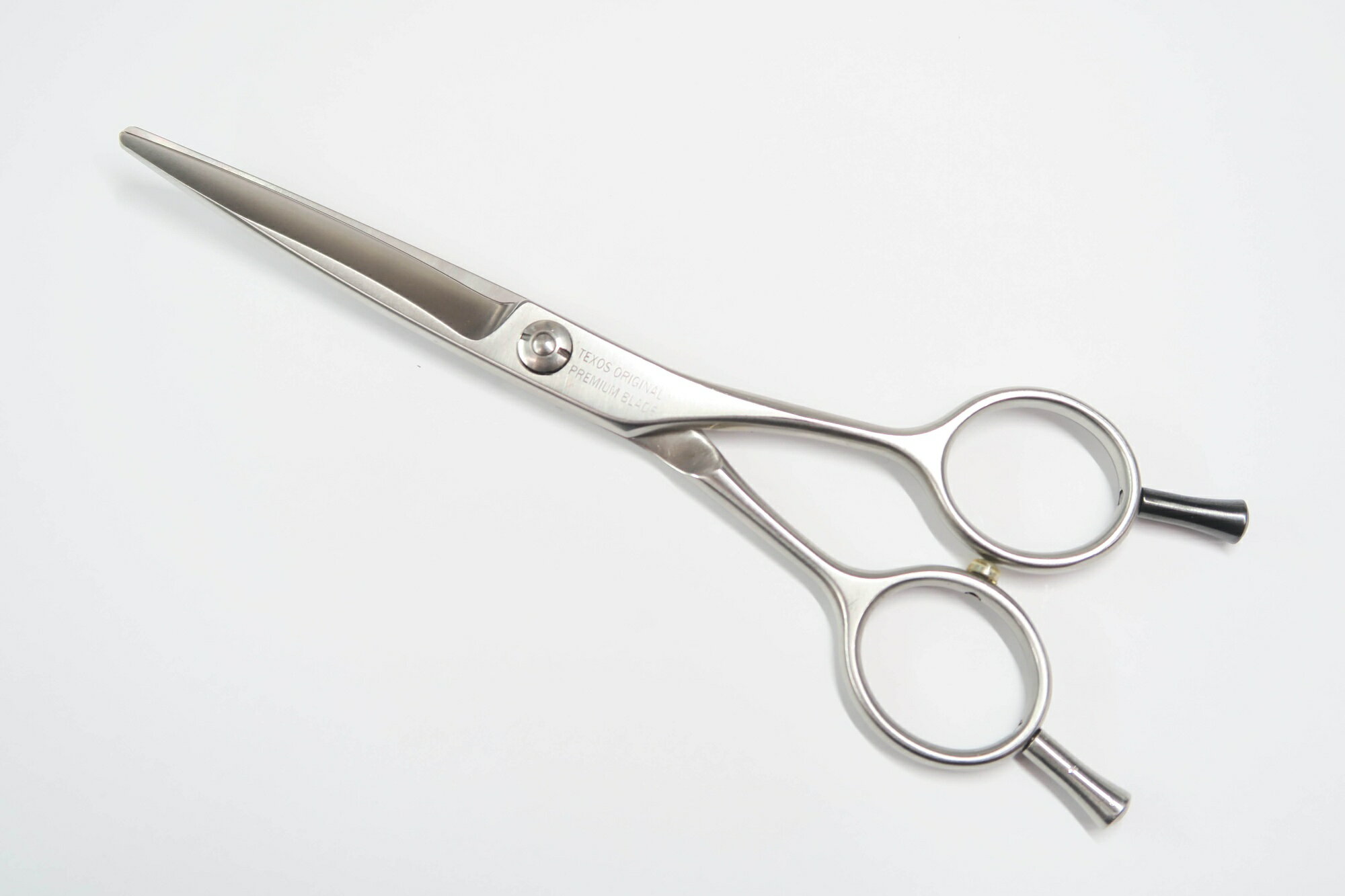 商品情報メーカーTEXOS SCISSORS テクノスシザー型番TX-RR商品管理番号H-11364利き手 右利きはさみのタイプシザーハンドルメガネインチ数5.5重量(g)48.0カット率 % (約の数値)状態ランクC切れ味買取した現状での出品となりますので研いでからのご使用をオススメ致します。商品備考 カーブシザー 商品状態の基準状態ランク一覧S新品同様品新品同様にきれいな商品・未使用品A美品状態がよく、多少の傷や汚れは見られるものの全体的にきれいな商品B一般中古多少の使用感はありますが、問題なく使える一般的な商品C程度不良使用感があり、ダメージや汚れが目立つ商品、研ぎ、メンテナンスをおすすめする商品Dジャンク品かなりの使用感があり、ダメージや汚れが目立つ商品、使用が難しい商品