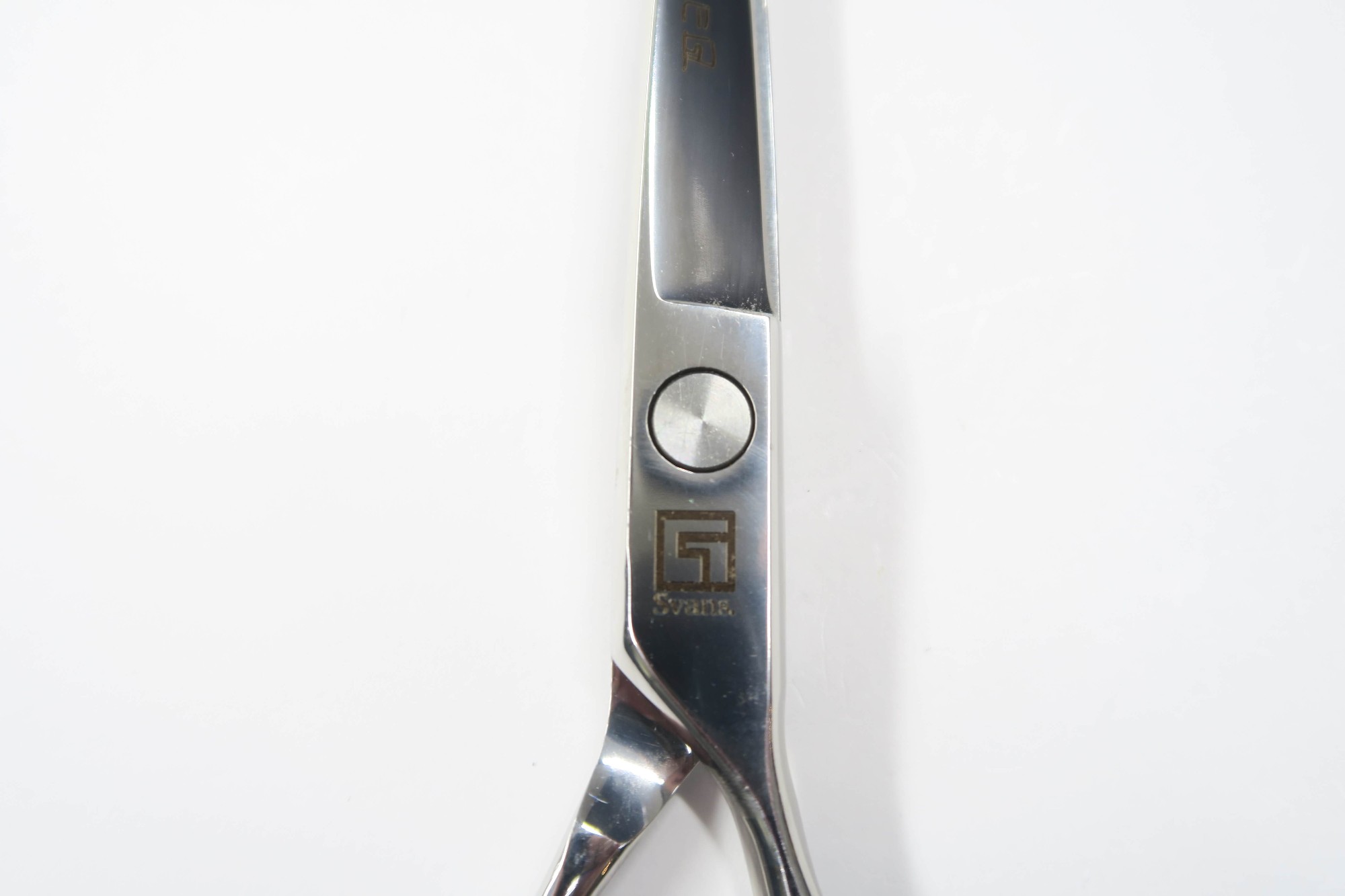 中古シザー買取販売専門店KittemiのCランク【Svans スバンス】 SICKLE-1 シザー 5.6インチ 右利き トリミングシザー【中古】:G-1743｜アングル3