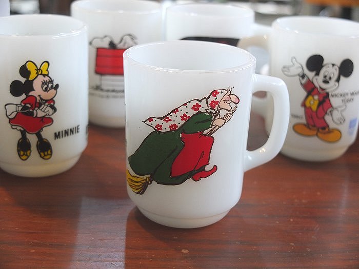 ファイヤーキング ノルウェジアンウィッチ マグ キッチンの守り神 FireKing 【送料無料】のサムネイル