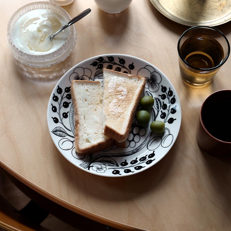 プレート21cm ブラック/ Paratiisi(パラティッシ)/ ARABIA(アラビア)