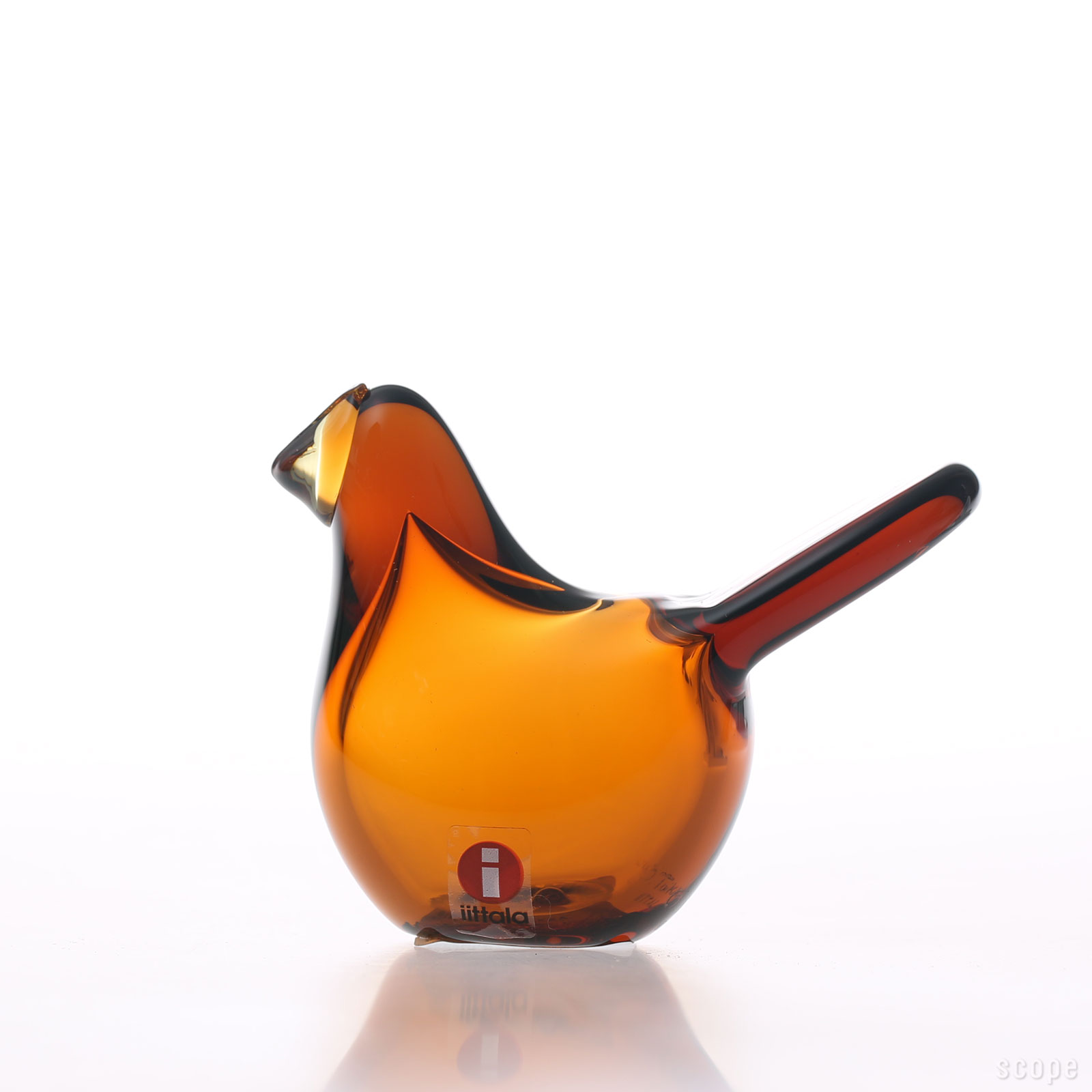 スペック 材質 無鉛ガラス 寸法 W106×D40×H66mm / 106g 生産 Made in Finland 備考 刻印：O.Toikka IITTALA 購入前に確認ください こちらの商品は共通して以下の特徴があります。 ・くちばしの根元部分にガラスのシワがみられます。 ・小さなヨレや気泡、混入がガラス内部に含まれていることがあります。