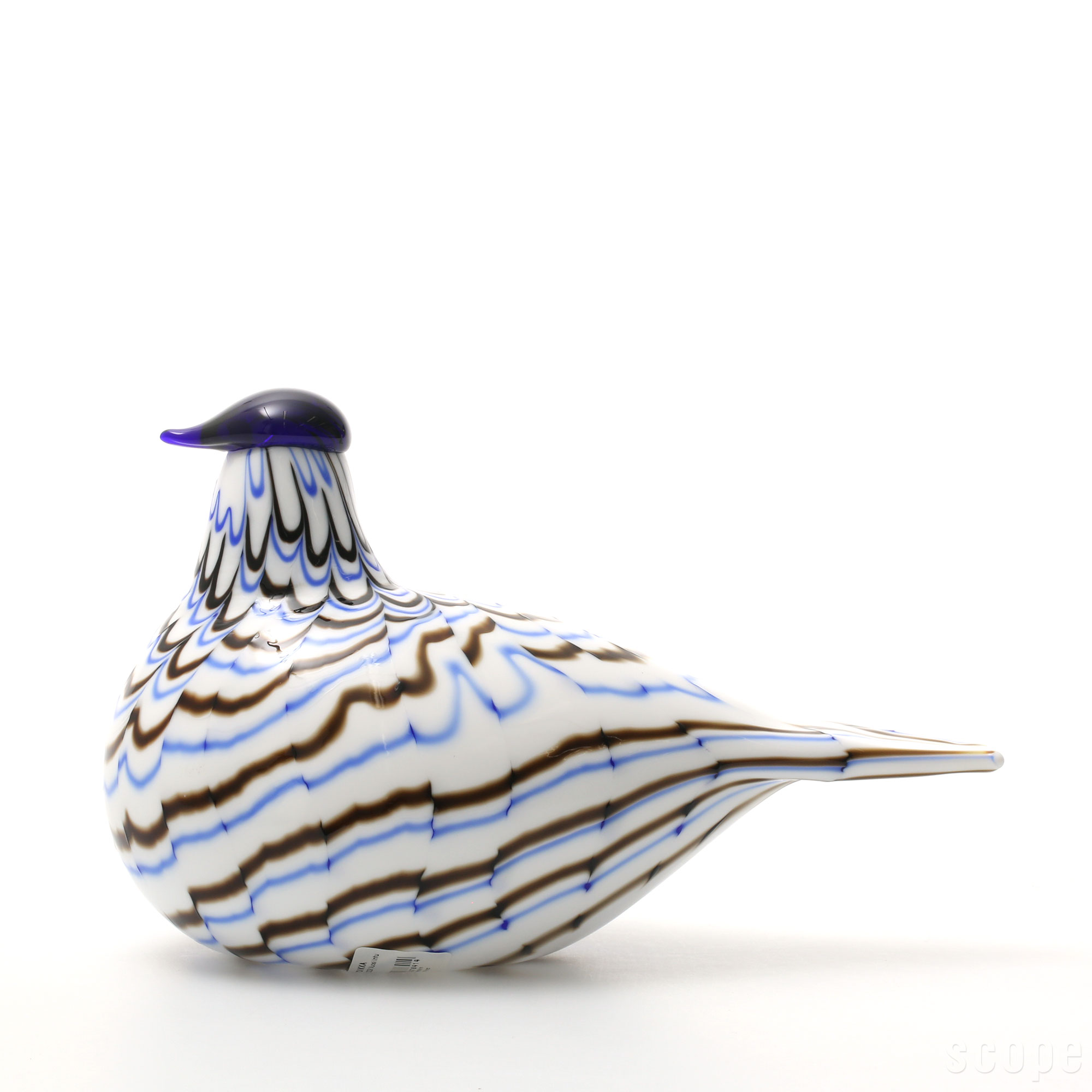 スペック 材質 無鉛ガラス 寸法 W209×D105×H130mm / 671g 生産 Made in Finland 備考 刻印：O.Toikka IITTALA 2023 購入前に確認ください ・底に気泡はじけが複数みられます。 （写真） こちらの商品は共通して以下の特徴があります。 ・小さなヨレや気泡、混入がガラス内部に含まれていることがあります。