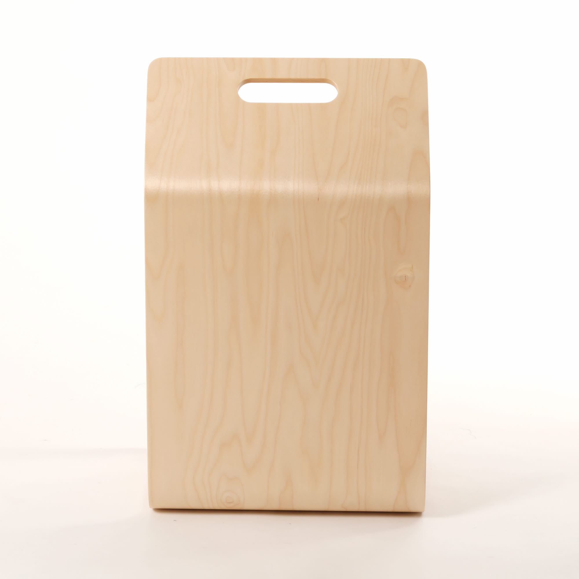 スペック 材質 バーチ成形合板（ラッカー塗装） 寸法 約W340×D280×H565mm / 3kg 生産国 Made in Estonia 購入前に確認ください ・外側にライン状の修正跡がありますが、表面はスムースです。 （写真） 説明書ダウンロード Kanto