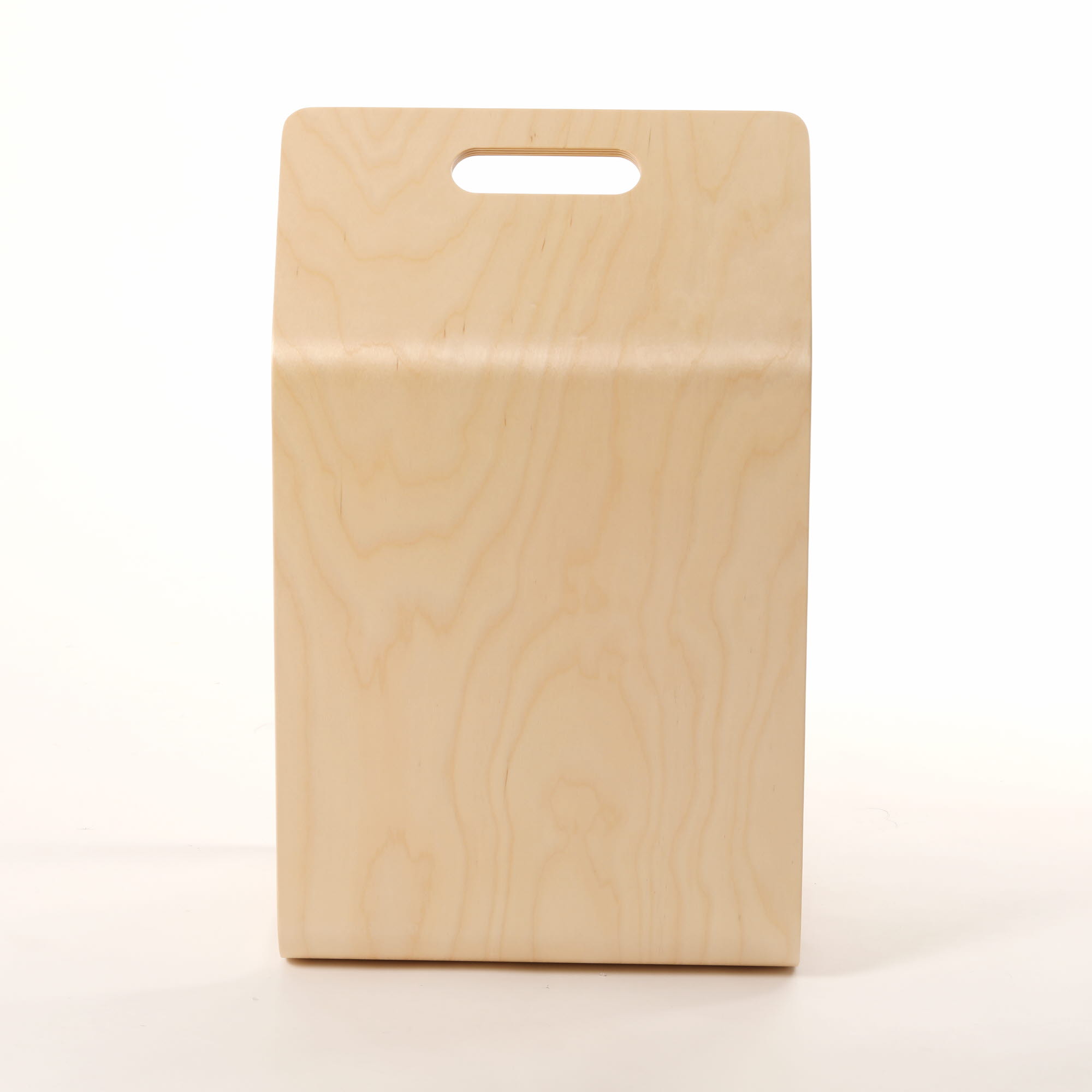 スペック 材質 バーチ成形合板（ラッカー塗装） 寸法 約W340×D280×H565mm / 3kg 生産国 Made in Estonia 購入前に確認ください ・積層部分に修正跡がありますが、表面はスムースです。 （写真） ・ （写真） 説明書ダウンロード Kanto