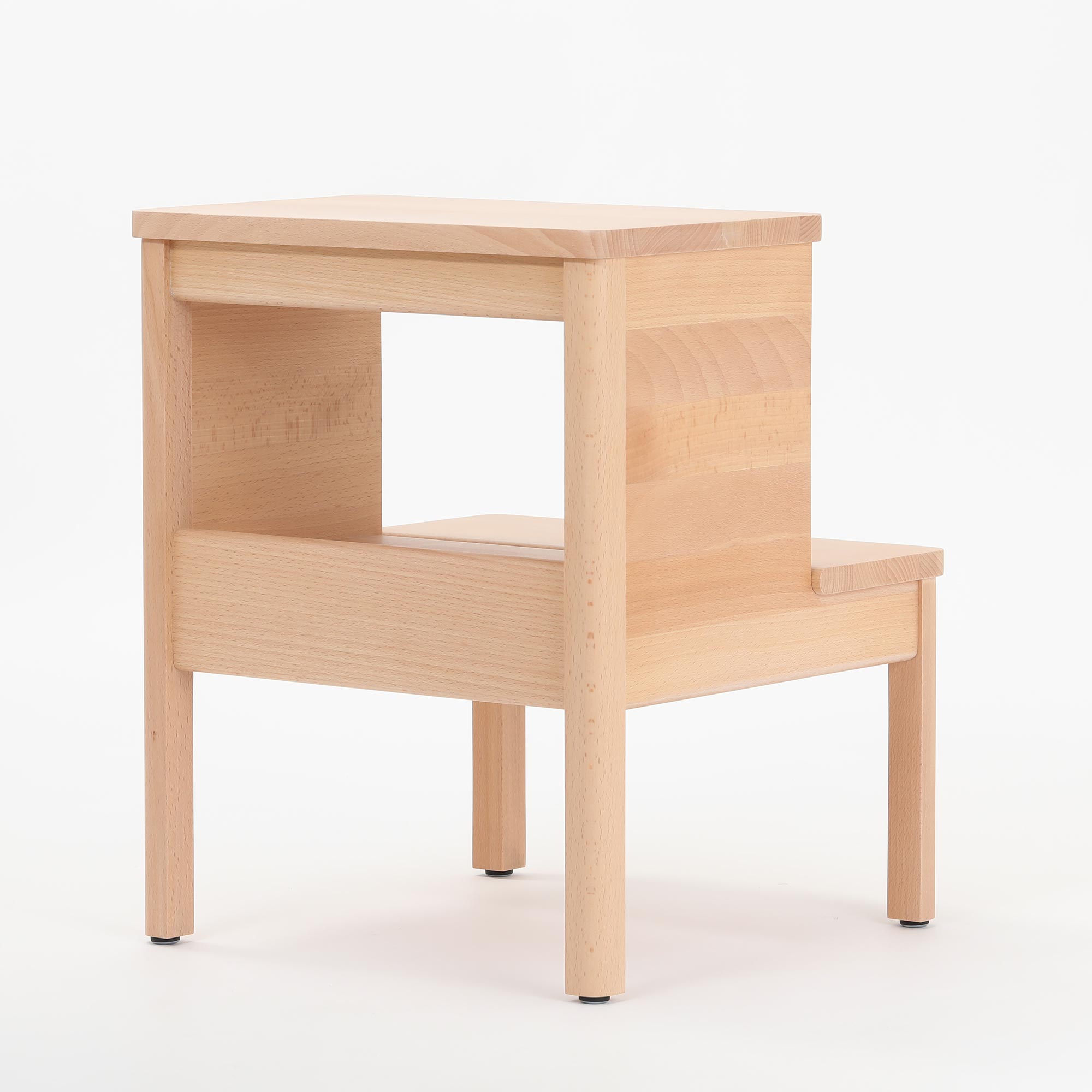 【0039】フォーム アンド リファイン / エーライン ステップ スツール ビーチ [ Form & Refine A Line Stepstool ]