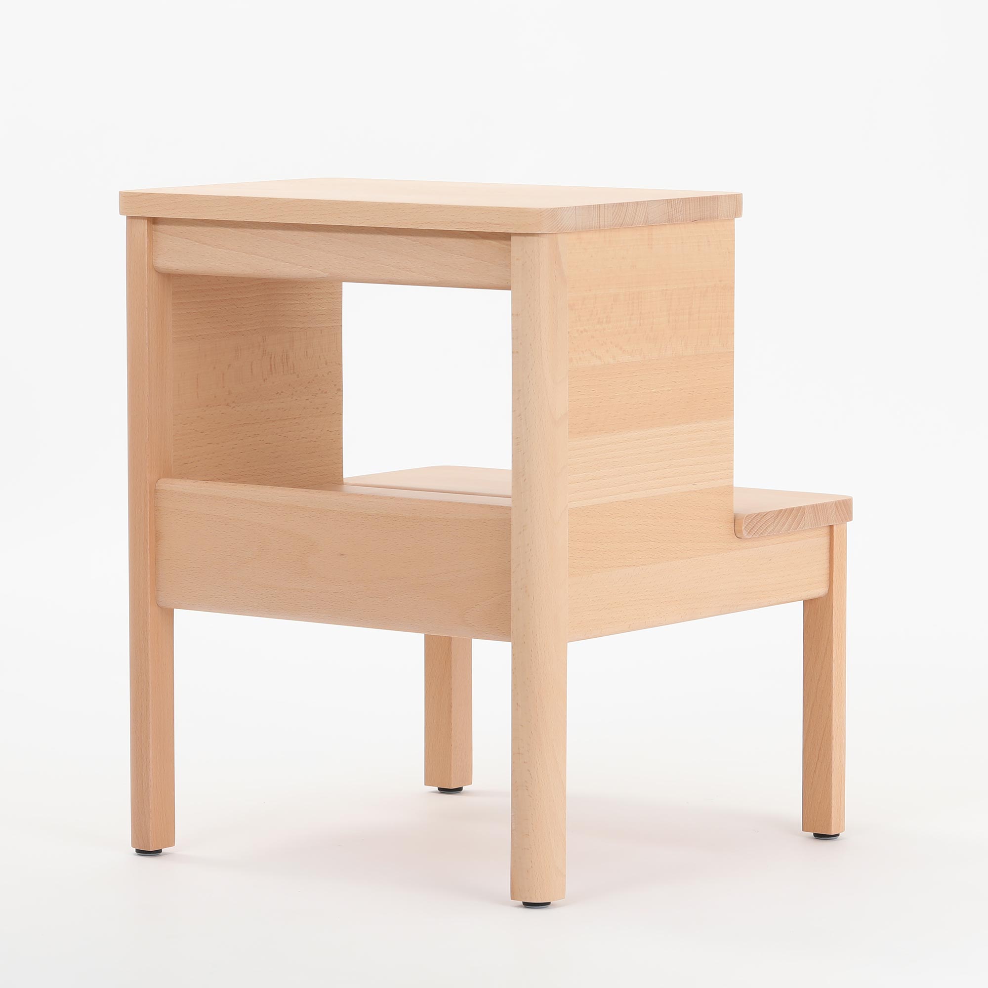 【0041】フォーム アンド リファイン / エーライン ステップ スツール ビーチ [ Form & Refine A Line Stepstool ]