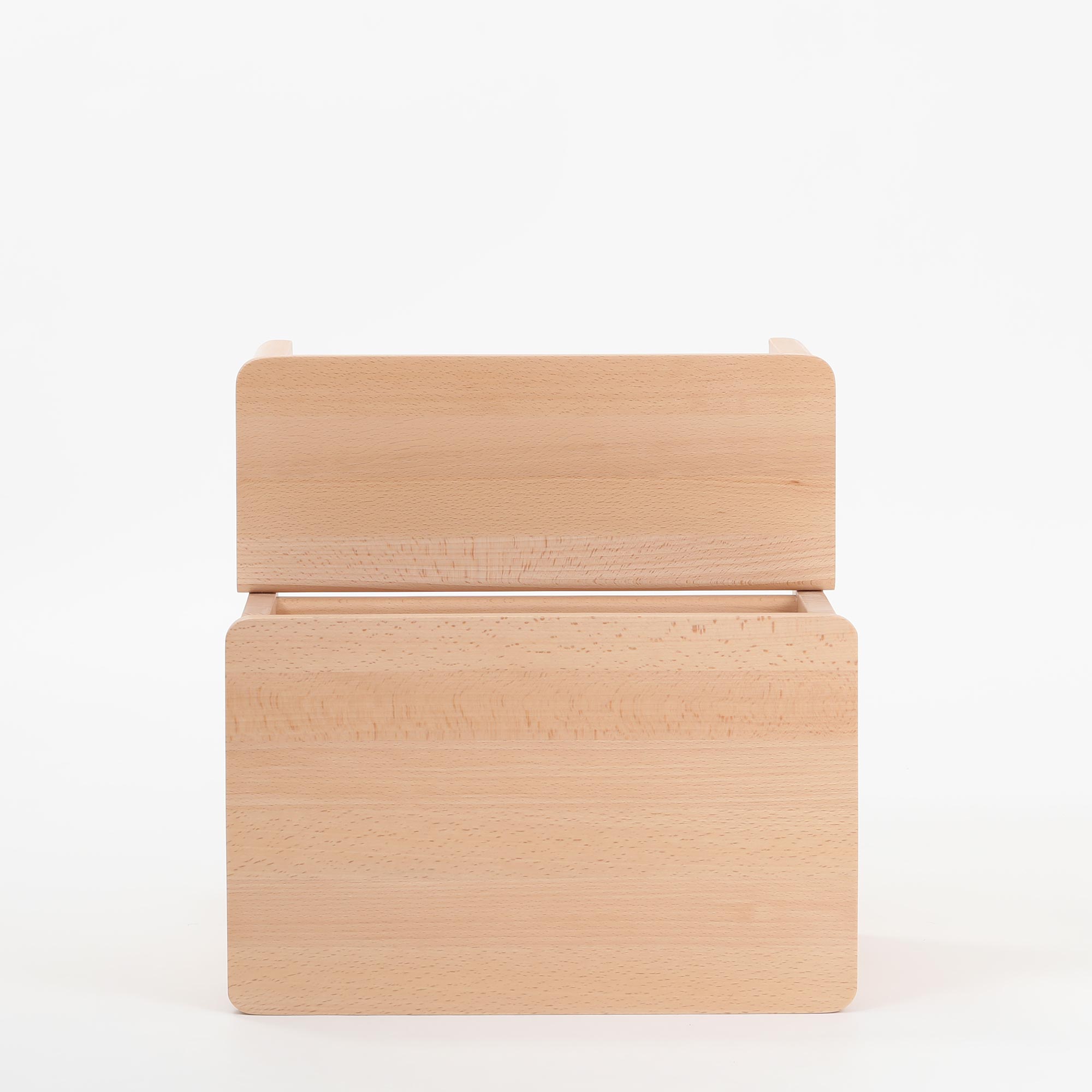 【0032】フォーム アンド リファイン / エーライン ステップ スツール ビーチ [ Form & Refine A Line Stepstool ]