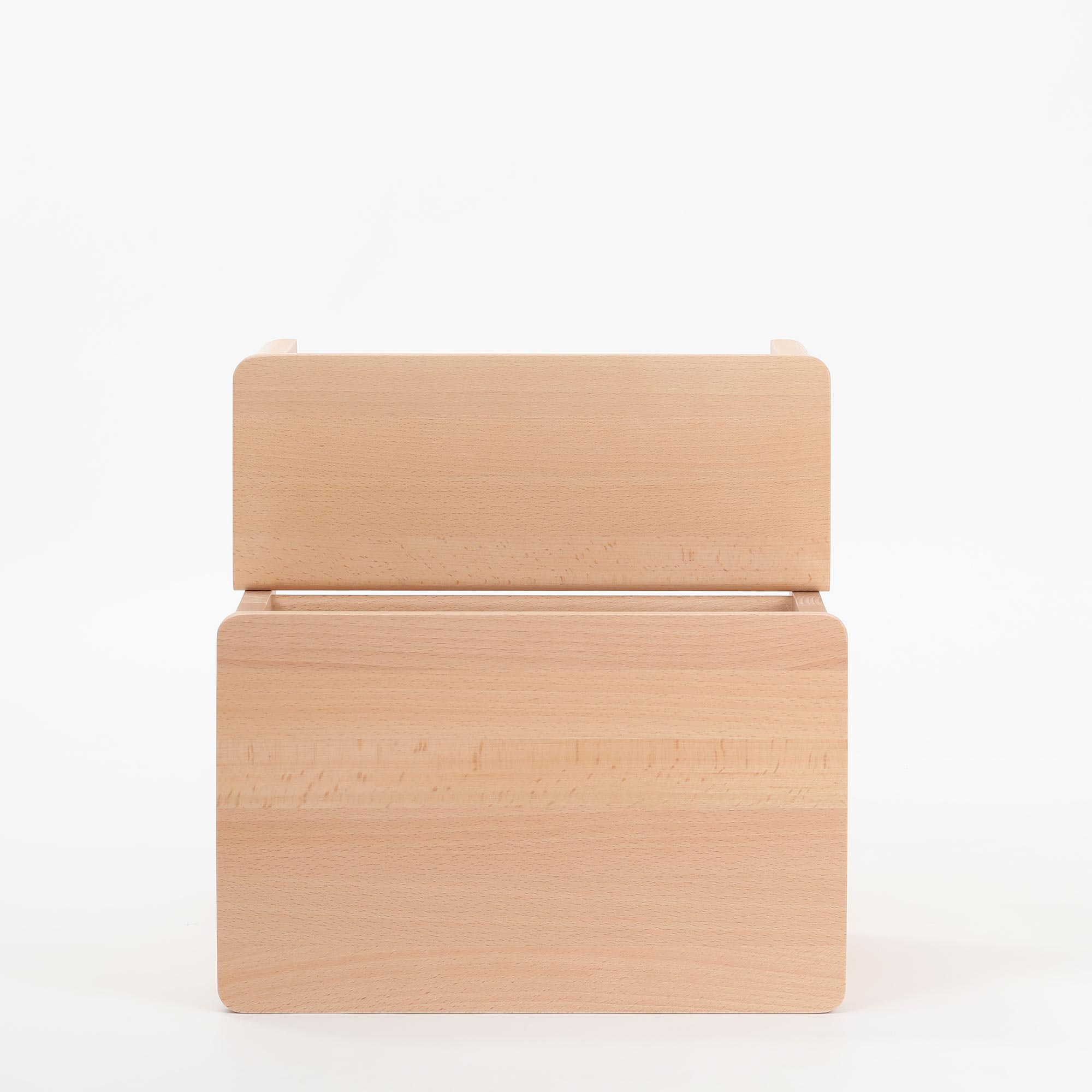 【0039】フォーム アンド リファイン / エーライン ステップ スツール ビーチ [ Form & Refine A Line Stepstool ]
