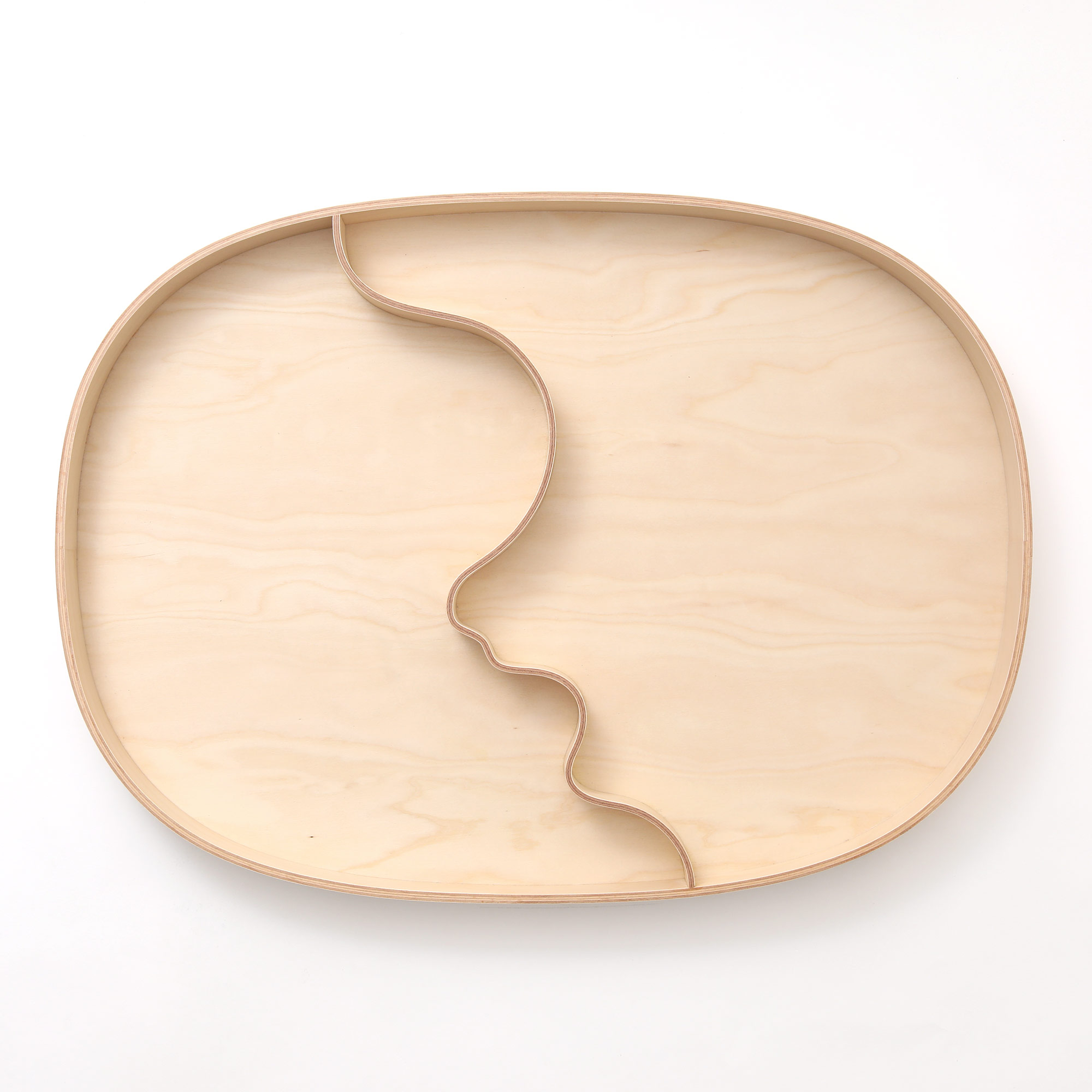 スペック 材質 バーチ（合板、アクリル樹脂塗装） 寸法 約W500×D365×H35mm / 904g 生産 Made in Romania 備考 お手入れは乾拭きで、汚れた場合は固く絞った布で拭いてください。 購入前に確認ください こちらの商品は共通して以下の特徴があります。 ・塗装のアクリル樹脂はアルコールで劣化するため、アルコールを含む除菌剤などの使用はおやめください。