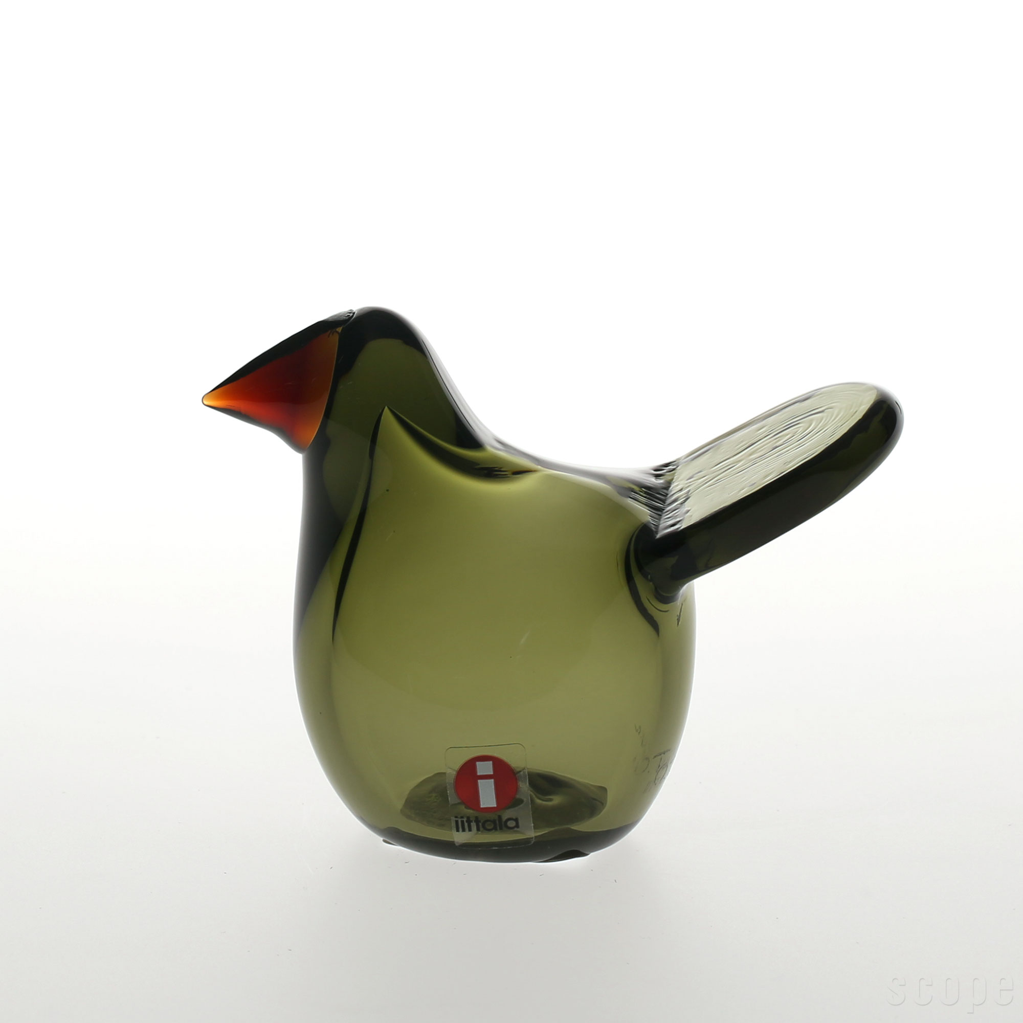 スペック 材質 無鉛ガラス 寸法 W103×D39×H68mm / 103g 生産 Made in Finland 備考 刻印：O.Toikka IITTALA *商品名の数字は個体識別用です。 購入前に確認ください こちらの商品は共通して以下の特徴があります。 ・くちばしの根元部分にガラスのシワがみられます。 ・小さなヨレや気泡、混入がガラス内部に含まれていることがあります。