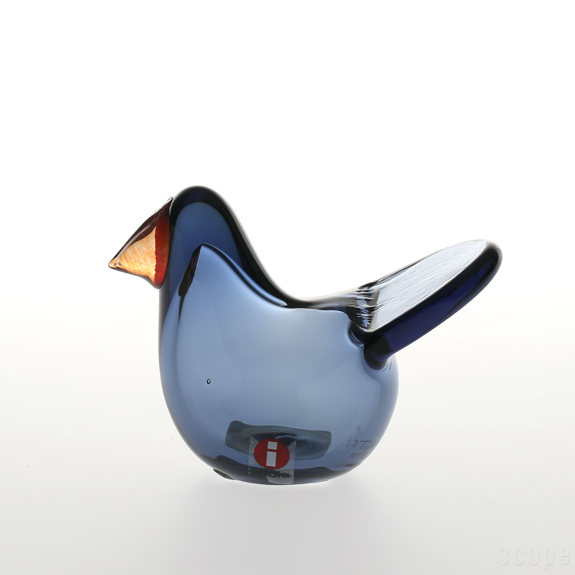 スペック 材質 無鉛ガラス 寸法 W91×D38×H67mm / 91g 生産 Made in Finland 備考 刻印：O.Toikka IITTALA *商品名の数字は個体識別用です。 購入前に確認ください ・僅かにゆらつきます。 こちらの商品は共通して以下の特徴があります。 ・くちばしの根元部分にガラスのシワがみられます。 ・小さなヨレや気泡、混入がガラス内部に含まれていることがあります。