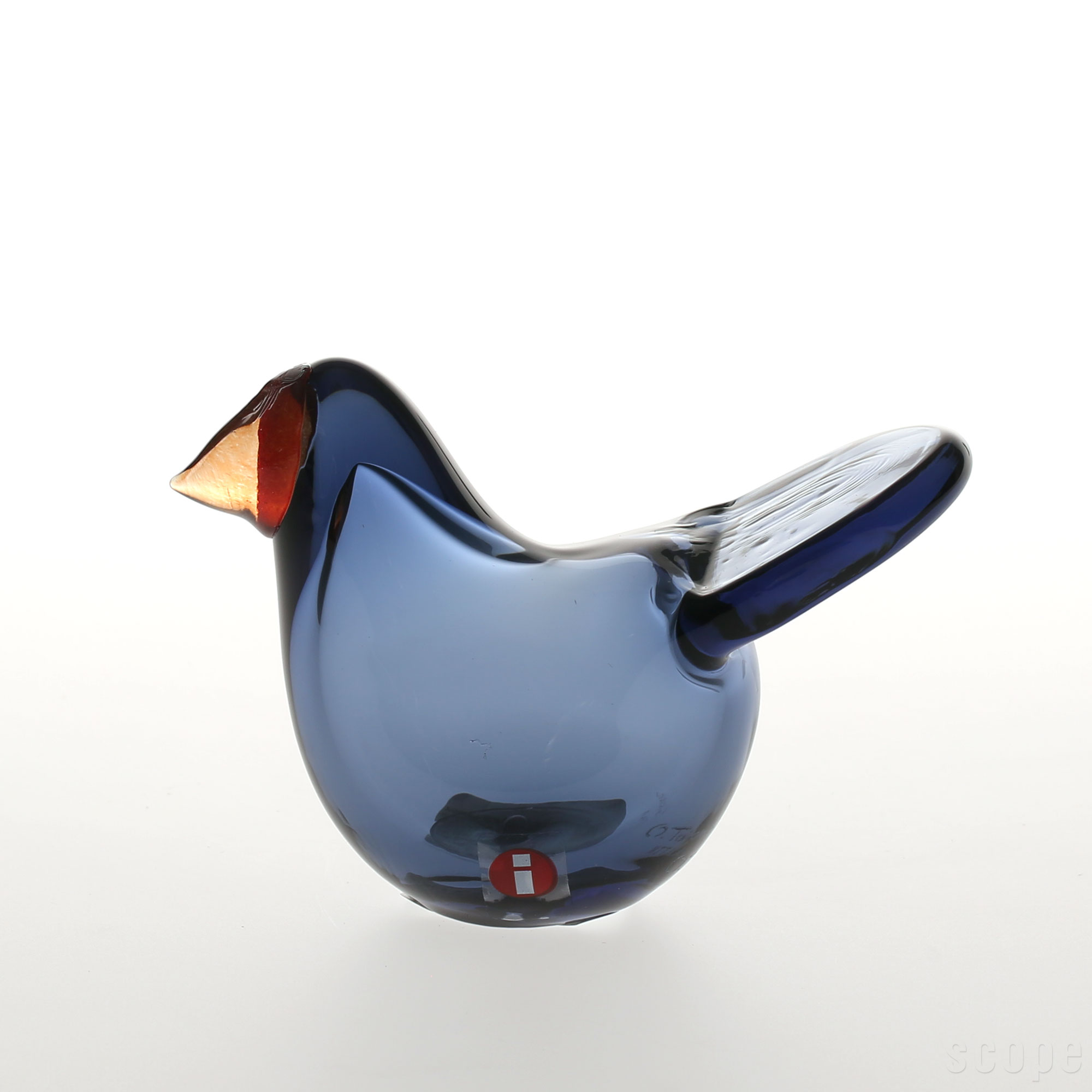 スペック 材質 無鉛ガラス 寸法 W106×D40×H67mm / 106g 生産 Made in Finland 備考 刻印：O.Toikka IITTALA *商品名の数字は個体識別用です。 購入前に確認ください ・ボディ内部に混入があります。 こちらの商品は共通して以下の特徴があります。 ・くちばしの根元部分にガラスのシワがみられます。 ・小さなヨレや気泡、混入がガラス内部に含まれていることがあります。