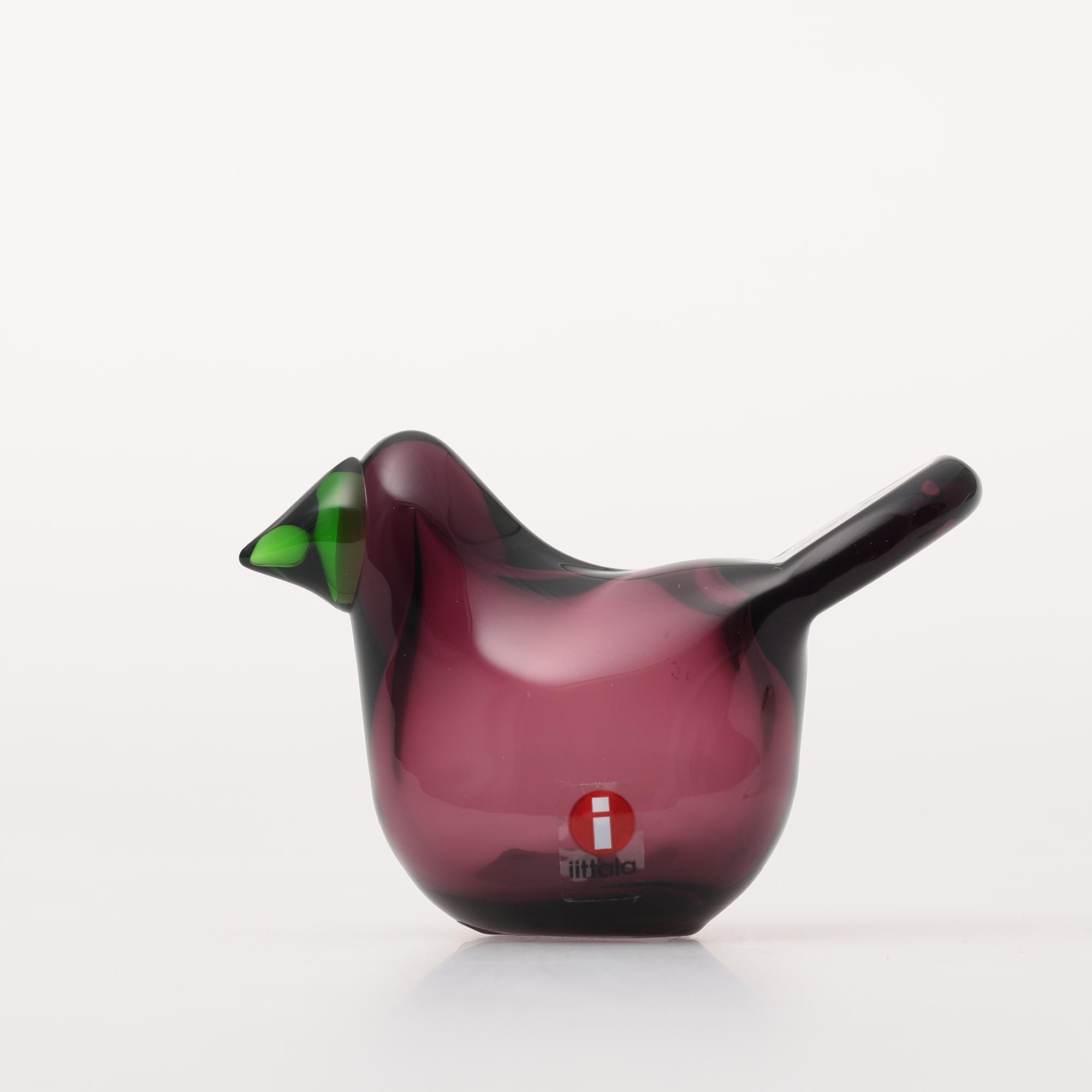 スペック 材質 無鉛ガラス 寸法 W100×D40×H61mm / 100g 生産 Made in Finland 備考 刻印：O.Toikka IITTALA 購入前に確認ください ・ボディの内側にガラスの付着がみられます。 （写真） ・揺らぎます。 こちらの商品は共通して以下の特徴があります。 ・くちばしの根元部分にガラスのシワがみられます。 ・小さなヨレや気泡、混入がガラス内部に含まれていることがあります。
