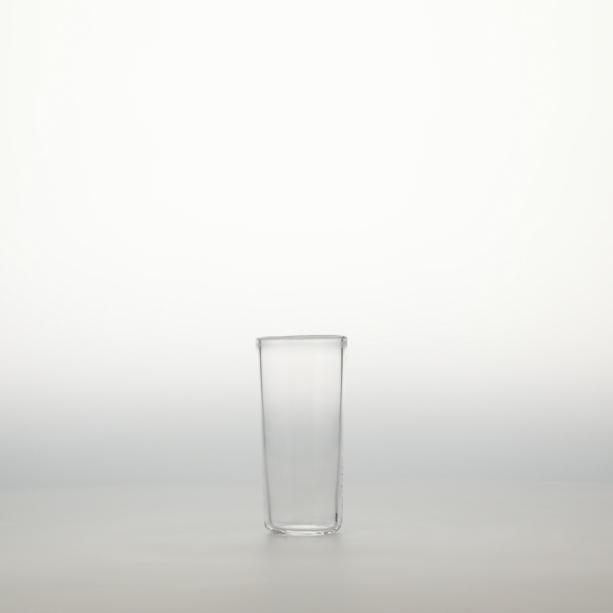 スペック 材質 ソーダガラス 寸法 φ49×H106mm / 102g 生産 Made in Japan 備考 刻印：fresco I.Raman 食器洗浄機：× 購入前に確認ください こちらの商品は共通して以下の特徴があります。 ・ヨレや...