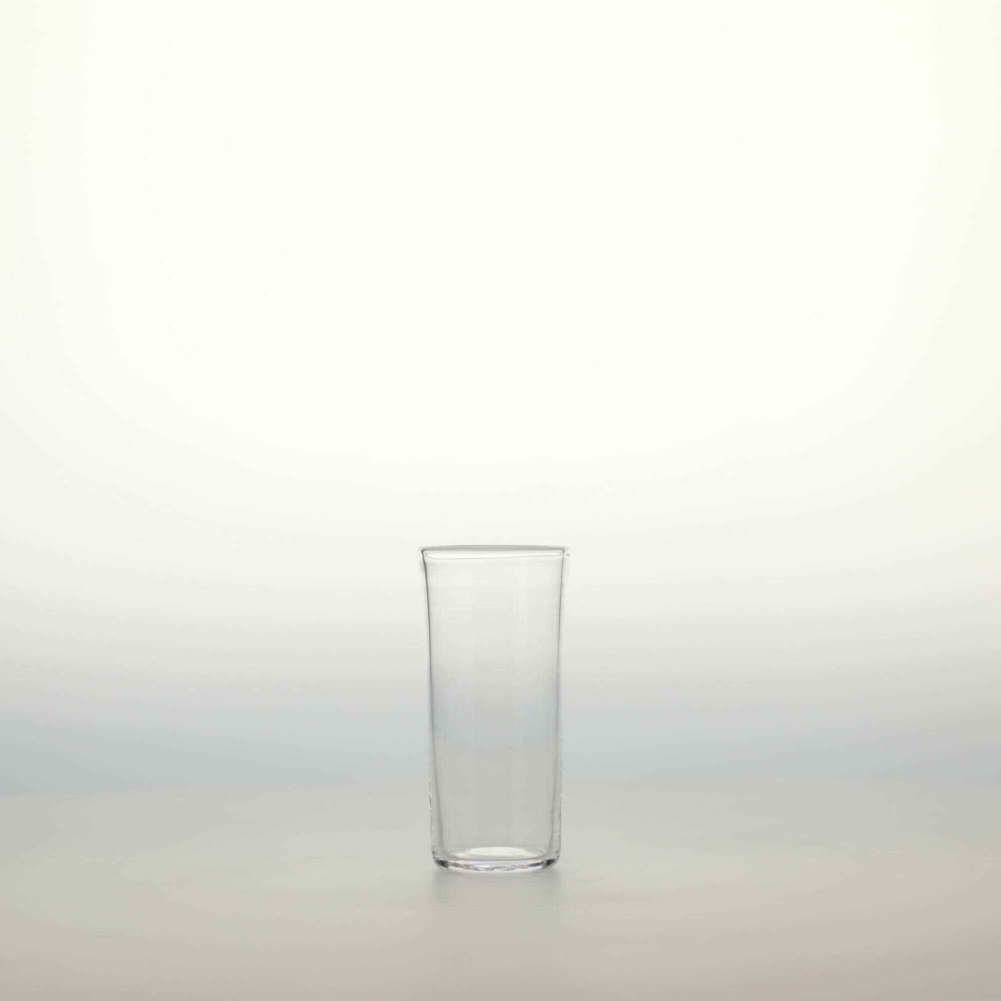 スペック 材質 ソーダガラス 寸法 φ50×H104mm / 96g 生産国 日本（Made in Japan） 備考 刻印：fresco I.Raman 食器洗浄機不可 購入前に確認ください こちらの商品は共通して以下の特徴があります。 ・ヨレや気泡、混入が見られる場合があります。目立つ場合は個別に記載しています。 ・製造時にできるライン状の擦れ跡があります。