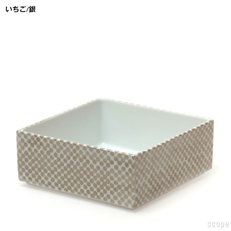 使いやすい小ぶりのお重箱！【宮内庁御用達 漆器 山田平安堂】漆器 重箱 六角三段小重 朱塗 5.5寸／3～4人用 (三段重箱 3段 小ぶり コンパクト 日本製 天然木製 漆塗り お正月 おせち お花見 秋の行楽 運動会 ホームパーティー)