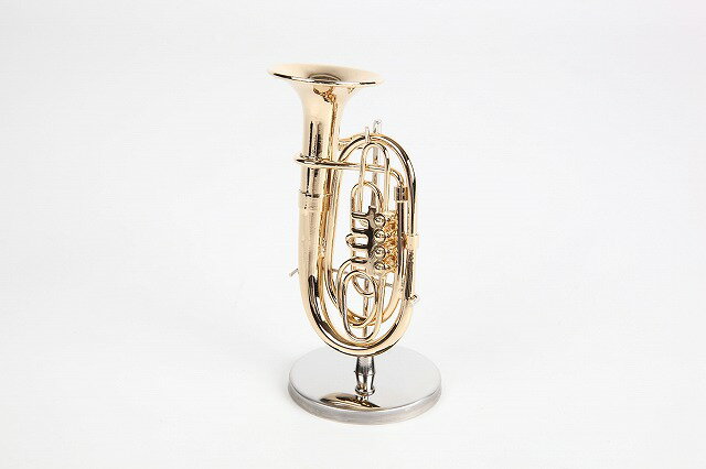 JANコード　4580229082811商品種別　ミニチュア楽器材質　金属製サイズ　全長7.5cm付属品　ケース、スタンド付カラー　ゴールド備考　音は鳴りません。黒いケースは同等品と変更になる事があります。