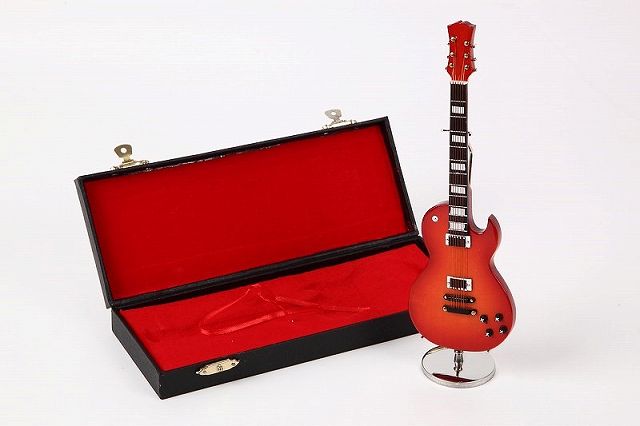 JANコード　4580229086451商品種別　ミニチュア楽器材質　木製サイズ　全長20cm付属品　ケース、スタンド付カラー　赤茶色備考　音は鳴りません。黒いケースは同等品と変更になる事があります。