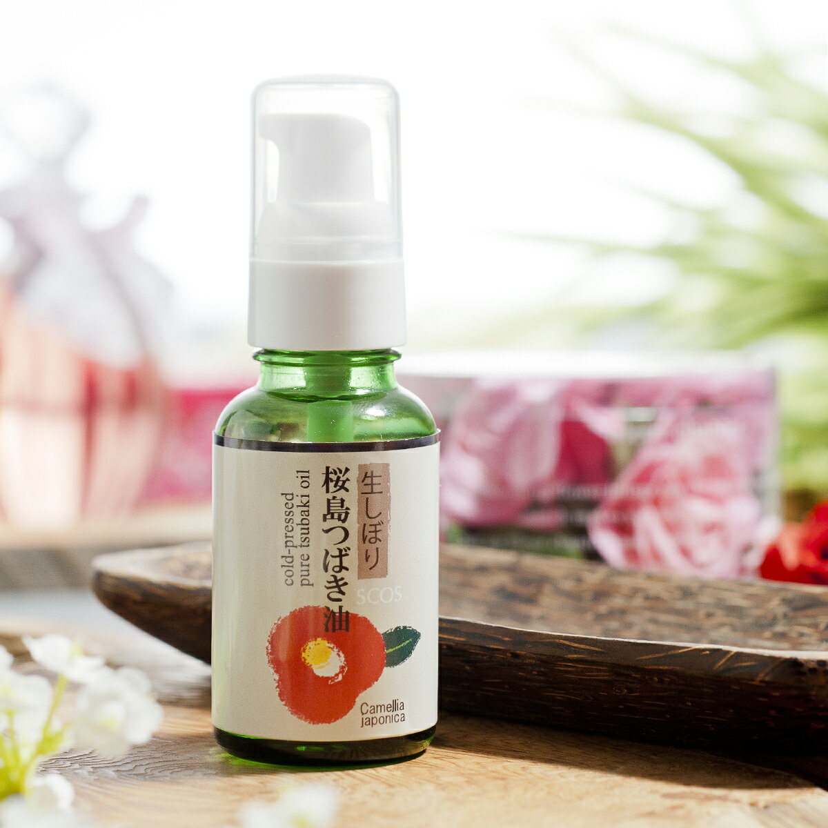 鹿児島・桜島のヤブツバキ100％使用の純粋椿油。非加熱なので有効成分がそのまま豊富に含まれ、保湿力にも優れているのがポイント。高級な美容オイルとして全身に使えます。