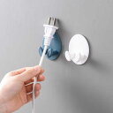 ダブルフック ソケットホルダー 整理 粘着テープ 2個セット インテリア 収納用 片付け プラグフック ホーム キッチン トイレ お風呂 バスルーム 粘着フック 引っ掛け 壁掛け 壁掛けフック