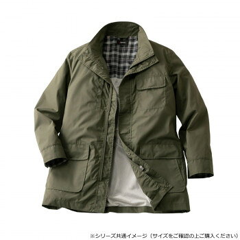 ※通常土日祝日を除く1週間以内に出荷の予定ですが欠品やメーカー終了の可能性もあり、その場合は別途メールにてご連絡いたします 撥水加工を施した「トラベラーズジャケット」は、旅や日常を快適にする多機能アウターです。軽量でシワになりにくく、急な雨にも対応できる頼れる一着。さらに充実したポケット収納が魅力で、外側には左右の胸ポケット、左右のフラップポケットに加え、手を差し込めるサイドポケットを装備。内側にも4つのポケットと便利なペンポケットがあり、スマートフォンや財布、チケットなどをすっきりと持ち運べます。上品さと機能性を兼ね備えたこのジャケットは、旅行にもタウンユースにもおすすめです。 ※洗濯時はネットを使用してください。 ※サイズをお確かめの上ご購入ください。 サイズ 【L】着丈80×袖丈60×肩幅48cm、適応胸囲(仕上げ)96～104(118)cm 個装サイズ：43×58×2cm 重量 約550g 個装重量：500g 素材・材質 表地:ポリエステル65%、綿35% 裏地:ポリエステル100% 仕様 外側:左右胸ポケット、左右ポケット×4 内側:ポケット×4　ペンポケット×1 背中部分にドローコード付き シーズン:春・秋・冬 生産国 カンボジア 広告文責東洋通信システムTel 082-548-8989fk094igrjs