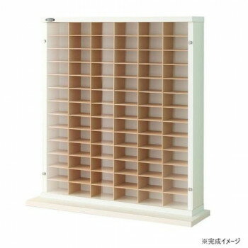 ※通常土日祝日を除く1週間以内に出荷の予定ですが欠品やメーカー終了の可能性もあり、その場合は別途メールにてご連絡いたします ※他の商品との同梱はできません。 ※離島の場合、別途料金（中継料）がかかります。 ※代引でのお支払いはお受けできません。 ※お届け先が沖縄・北海道・離島の場合、通常の納期より3～6日ほど日数が掛かる場合がございます。 無駄なくスマートな収納を兼ねたディスプレイを実現しました。同じマス内に車と箱を同時に収納できる奥行です。縦仕切りは取り外しが可能です。横幅を広く使って、大型ミニカーの収納をすることもできます。ステージの取り付け位置は卓上用と壁寄せ用の2パターンから設置場所にあわせて調整可能です。手でつまんで取り外せるローレットビスと、2mm厚アクリルの扉で、コレクションの入れ替えも手軽に行えます。 サイズ ステージ台座含:幅59×奥行16.5×高さ64cm、ステージ台座除く:幅53.5×奥行10.5×高さ62.3cm 個装サイズ：66.6×57.4×14.7cm 重量 7.5kg 個装重量：9500g 素材・材質 主材:プリント紙化粧板 扉:アクリル 仕様 内寸(1マス):幅8.1×奥行8.1×高さ4.3cm 固定棚耐荷重(縦仕切りを取り外して2マス分のスペースを使った場合):0.2kg 収納可能数 車と箱:78セット 車(1マス2台):156台 状態:半完成品 転倒防止補助バンド付 生産国 日本 広告文責東洋通信システムTel 082-548-8989fk094igrjs