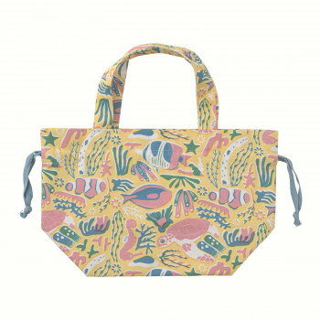 樂天商城 - りぶはあと　アクアヒュッゲ　ランチ巾着　CORAL REEF　32706-42　水辺の生き物たちを描いたかわいいランチ巾着