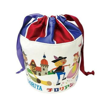 ※通常土日祝日を除く1週間以内に出荷の予定ですが欠品やメーカー終了の可能性もあり、その場合は別途メールにてご連絡いたします 福岡土産として親しまれてきた、千鳥饅頭総本舗の人気菓子チロリアンとコラボした筒型巾着です。缶デザインをそのまま再現した自立型の筒型巾着で、大容量でお泊りやメイクポーチなど自由に使え、持ち運びだけでなくインテリアとしても楽しめます。 サイズ H170×φ110mm 個装サイズ：17×11×11cm 重量 個装重量：80g 素材・材質 コットン 仕様 (C)Chidoriya.ALL RIGHT RESERVED 生産国 中国 広告文責東洋通信システムTel 082-548-8989fk094igrjs