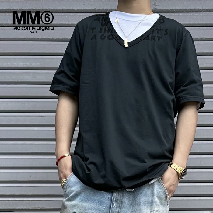 エムエム6 メゾンマルジェラ Tシャツ MM6 Maison Margiela Vネック 半袖 ショートスリーブ コットン ロゴ メンズ レディース BLACK...