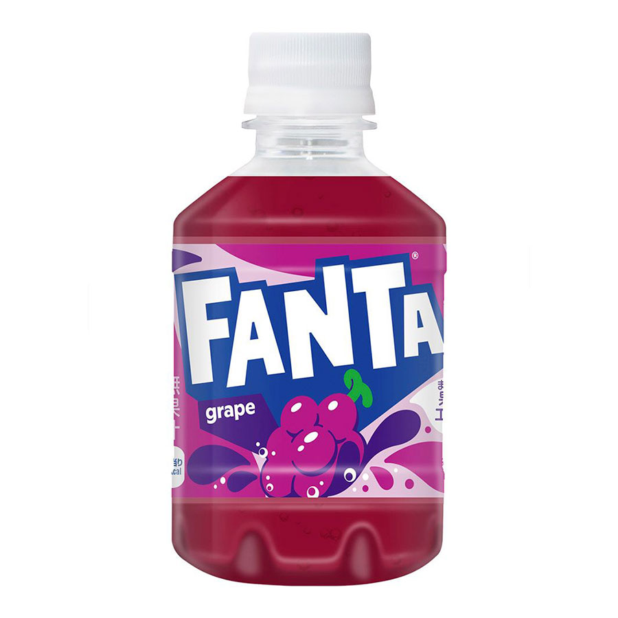ファンタ グレープは、コカ コーラが手がけるグレープフレーバーの炭酸飲料です。甘くジューシーなぶどうの風味と、爽快な炭酸が合わさった飲みやすいスタイル。よく冷やしてそのまま飲むのが定番で、子どもから大人まで幅広く楽しめる親しみやすいフルーツ炭酸飲料です。食事の場やおやつタイム、リフレッシュしたいシーンなど、様々な場面で手軽に楽しめます。