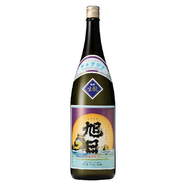 「旭日 レトロラベル純米吟醸」は、滋賀県の藤居本家が手がける純米吟醸酒です。懐かしさを感じさせるラベルにふさわしく、穏やかな吟醸香と米の旨みのバランスが特徴です。冷やすとすっきりとした飲み口に、常温では旨みがより引き立ち、料理や気分に合わせて楽しみ方を選べます。家庭での晩酌はもちろん、飲食店の食中酒としても扱いやすく、刺身や焼き魚など和食全般との相性がよい一本です。日本酒をこれから楽しみたい初心者の方におすすめです。滋賀の蔵元が仕込んだ一本です。