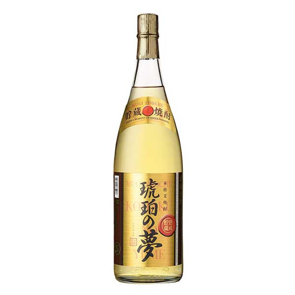 鹿児島県の薩摩酒造が手がける、麦を原料とした本格焼酎（乙類）「琥珀の夢」です。その名のとおり、琥珀色を帯びた色調が印象的な麦焼酎で、貯蔵・熟成によるまろやかな口当たりと、麦ならではの香ばしい旨みが特徴。薩摩酒造は芋焼酎のイメージが強い蔵元ですが、麦焼酎においても丁寧な造りと独自の熟成技術を活かした品質の高い焼酎を生み出しています。アルコール度数25度で、ロック・水割り・お湯割りと幅広い飲み方に対応。熟成感のある落ち着いた風味は、ウイスキーや洋酒が好きな方にも馴染みやすいスタイルです。食事との相性は、焼き鳥・豚の角煮・唐揚げ・刺身など和食全般と好相性。食中酒として料理を引き立てながら、自分のペースでゆったり楽しめます。「上品な麦焼酎を晩酌に取り入れたい」「熟成感のある焼酎が好き」「薩摩酒造の麦焼酎を試してみたい」という方におすすめの一本です。