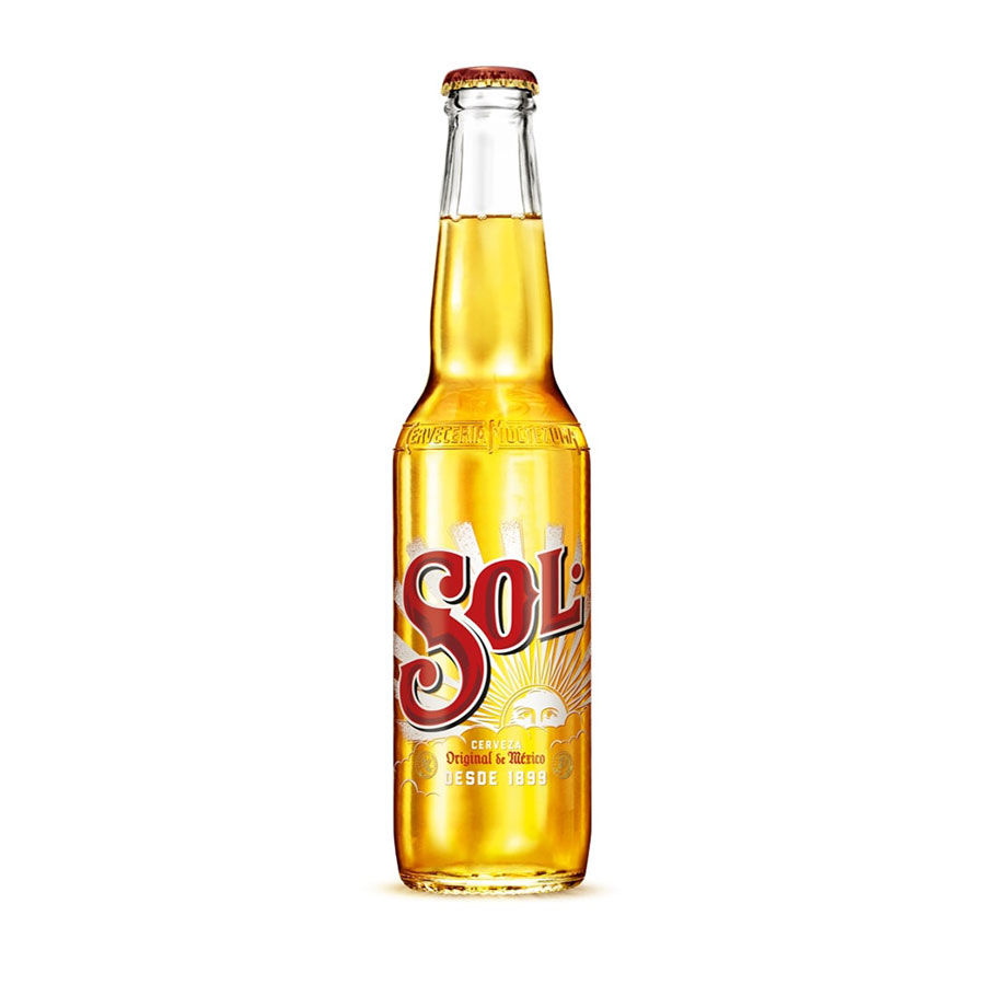 すっきりとした味わいが特長の輸入ビール。ライムを添えても楽しめる軽快な飲み口で、揚げ物やメキシカン料理とも好相性。アウトドアやホームパーティーなど幅広いシーンにおすすめです。