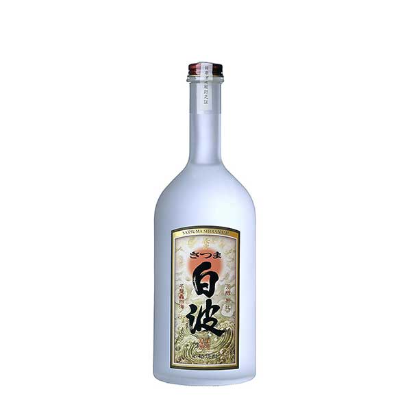 鹿児島県の薩摩酒造が造る本格芋焼酎「さつま白波」です。薩摩の芋焼酎を全国に広めた銘柄として知られ、サツマイモ由来の甘い香りとコクのある味わいが持ち味です。口に含むと芋らしい豊かな風味が広がり、アルコール度数25度のしっかりとした飲みごたえが続きます。お湯割りにすると香りがふくらみ、芋焼酎本来の旨みが引き出されます。ロックや水割り、ソーダ割りでも楽しめます。煮物や焼き魚、揚げ物、豚肉料理など、味の濃い料理と好相性です。芋焼酎らしい味わいを求める方におすすめです。