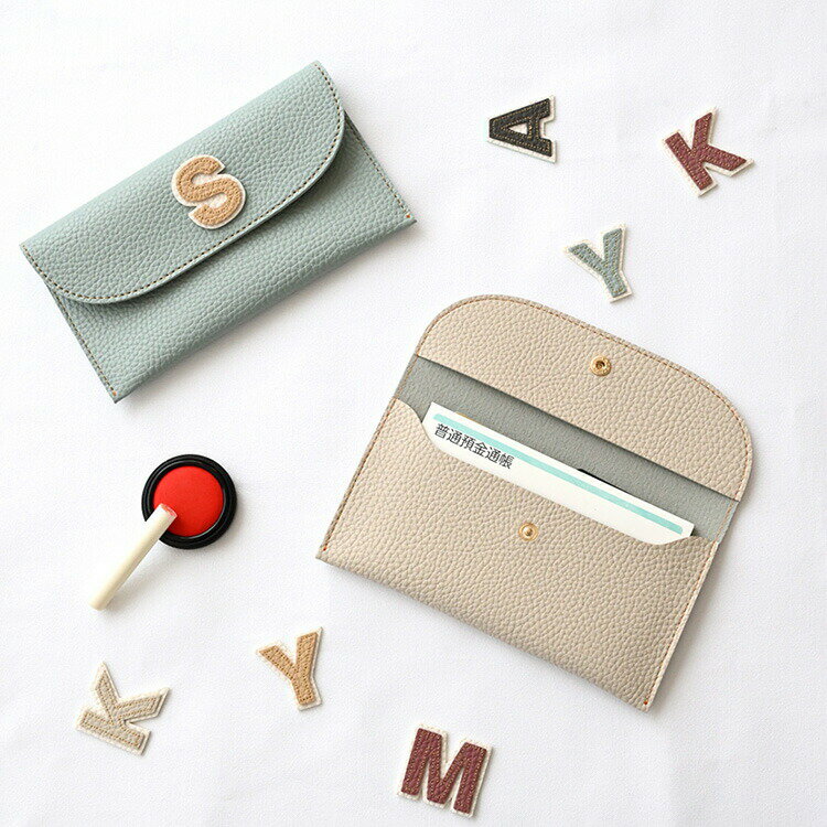 通帳ケース 【 Grayish Lychee イニシャル ステッチ ワッペン 】 選択可能 イニシャル有無 / 刺繍 お薬手帳 ニュアンスカラー くすみカラー 収納