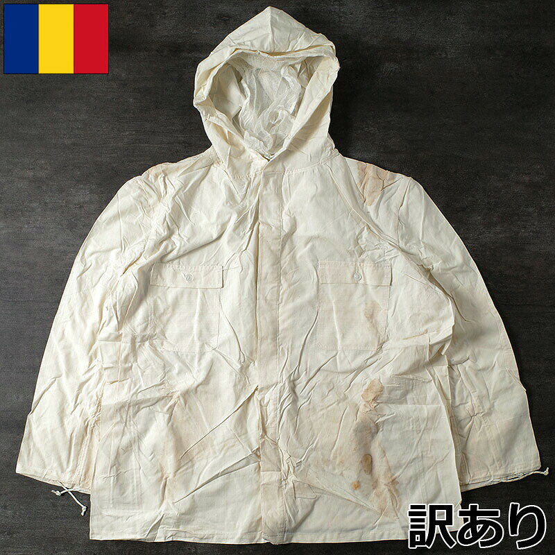 ■サイズ表(cm) 身幅 肩幅 着丈 袖丈 1 77 59 78～84 59～63 2 79 60 78～84 59～63 3 81 61 78～84 59～63 4 82 62 78～84 59～63 ◎トルソーデータ　胸囲93cm　サイズ2 を着用 ◎個体差および、測り方により実寸は多少前後する場合がございます。 ■状態 デッドストック 訳あり品 未使用品ですが長期保管の軍放出品につき保管時の汚れ、擦れ、シミ、日焼け跡等ございます。 製造年やメーカー等ロットにより色味や細部が多少異なる場合がございます。 ※こちらは汚れ、シミ、日焼け跡等が目立つ訳あり品となります。 予めご了承ください。 ■素材 コットンリネン ■その他 SEABEES seabees シービーズ ミリタリー百貨 フード付き ジャケット コート 戦闘服 薄手 コットンリネン 雪上迷彩 カモフラージュ 生成り キナリ ナチュラル 実物ミリタリー 軍物 軍モノ ヴィンテージ 古着 未使用品ルーマニア軍実物の80～90年代頃のスノーカモパーカーです。 雪上でのカモフラージュとして戦闘服やアウターの上に着用するため幅広な作りとなっています。 生地はコットンリネンで薄手です。 フロントは比翼仕立てのボタン開閉。 フード内には顔を隠すメッシュ状のベールが付いています。 フードと袖口は紐で絞ることができます。 ウエストは背中側を内側の紐で絞ることができます。 ※ポケット無しと胸ポケット付きの2タイプございます。 ※こちらは未使用品ですが汚れ、シミ、日焼け跡等が目立つ訳あり品となります。 ■サイズ表(cm) 身幅 肩幅 着丈 袖丈 1 77 59 78～84 59～63 2 79 60 78～84 59～63 3 81 61 78～84 59～63 4 82 62 78～84 59～63 ◎トルソーデータ　胸囲93cm　サイズ2 を着用 ◎個体差および、測り方により実寸は多少前後する場合がございます。 ■状態 デッドストック 訳あり品 未使用品ですが長期保管の軍放出品につき保管時の汚れ、擦れ、シミ、日焼け跡等ございます。 製造年やメーカー等ロットにより色味や細部が多少異なる場合がございます。 ※こちらは汚れ、シミ、日焼け跡等が目立つ訳あり品となります。 予めご了承ください。 ■素材 コットンリネン ■その他 SEABEES seabees シービーズ ミリタリー百貨 フード付き ジャケット コート 戦闘服 薄手 コットンリネン 雪上迷彩 カモフラージュ 生成り キナリ ナチュラル 実物ミリタリー 軍物 軍モノ ヴィンテージ 古着 未使用品