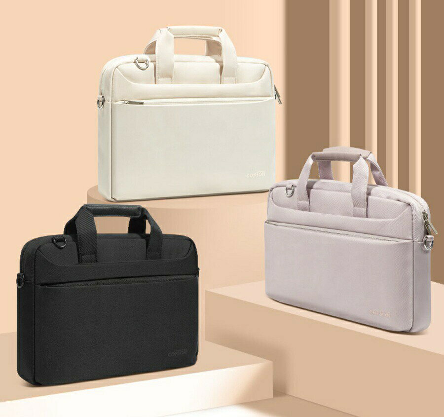 商品詳細 特徴 ・ノートパソコンやタブレットの持ち運びに便利なとってもお洒落なカバンとなります。 ・防水加工の素材を使用していますので、急な雨降りや飲み物をこぼした時も安心です。 たくさんの収納ポケット搭載の為、ノートPCの他、バッテリー、携帯電話やマウス等も一緒に入ります。 素材 ポリエステル サイズ 13.3インチ:340mm*235mm 14/15インチ:355mm*250mm 15.6インチ:385mm*280mm 生産国 中国 ご注意点 【写真の撮り方や光の当て具合によって若干色合いが異なることがございますのでご了承くださいませ。