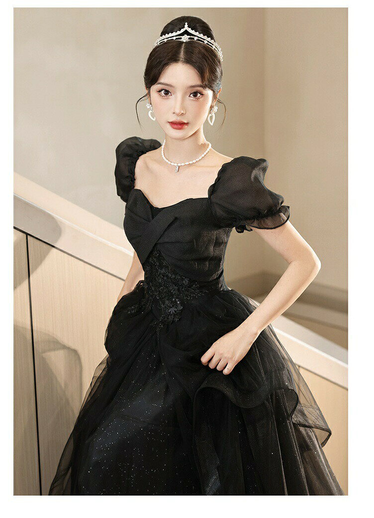素材ポリエステルカラー写真参考サイズS　バスト80　ウエスト63M　バスト84　ウエスト67L　バスト87　ウエスト70XL　バスト90　ウエスト73XXL　バスト94　ウエスト77注意事項△商品写真はできる限り実物の色に近づけるよう加工しておりますが、お客様が使用するパソコンのモニター設定や部屋の照明により多少色の変化が感じられる場合がございます。△表記しているサイズは平置きで採寸ですので、若干の誤差が生じる場合がございます。予めご了承下さいませ。△生地の特性上、やや匂いが強く感じられるものもございます。数日のご使用や陰干しなどで気になる匂いはほとんど感じられなくなります。△糸のほつれなどについては(お客様自身でカットしていただける、着用に問題の無い範囲のもの)返品・交換の対象外とさせて頂きますのでご了承下さいませ。△機械による生産の為、生地の継ぎ目の若干のズレやほつれなど、形やサイズに多少の誤差が生じる場合がございます。△また、混紡繊維によって生地の織りに他繊維が混紡している場合もございますが品質上の問題はございません。